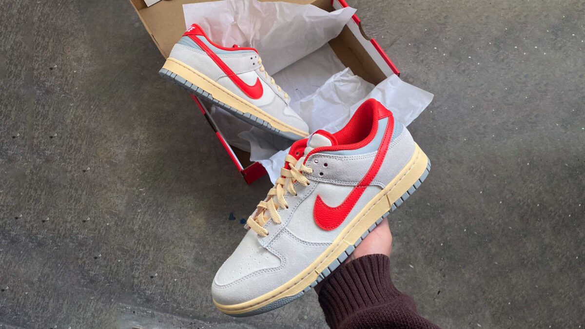 运动鞋, 球鞋, 服装, Nike Dunk Low, AJ3, Air Jordan 3, Air Jordan 1 Low, Air Jordan 1 - 复古的氛围与现代的酷感：耐克Dunk Low运动部 "灰色/红色"。