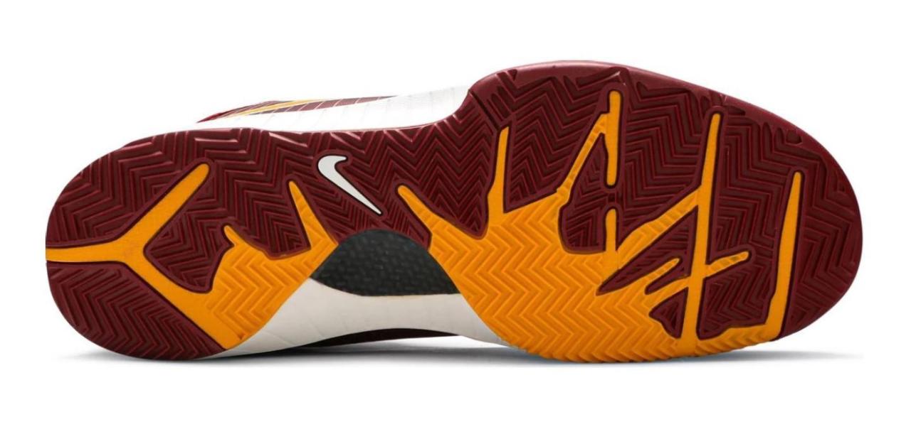 球鞋, USC, Nike Kobe 4, Kobe - 瓦妮莎发布未上市的Kobe 4球鞋照片，引发网友抢购热潮。