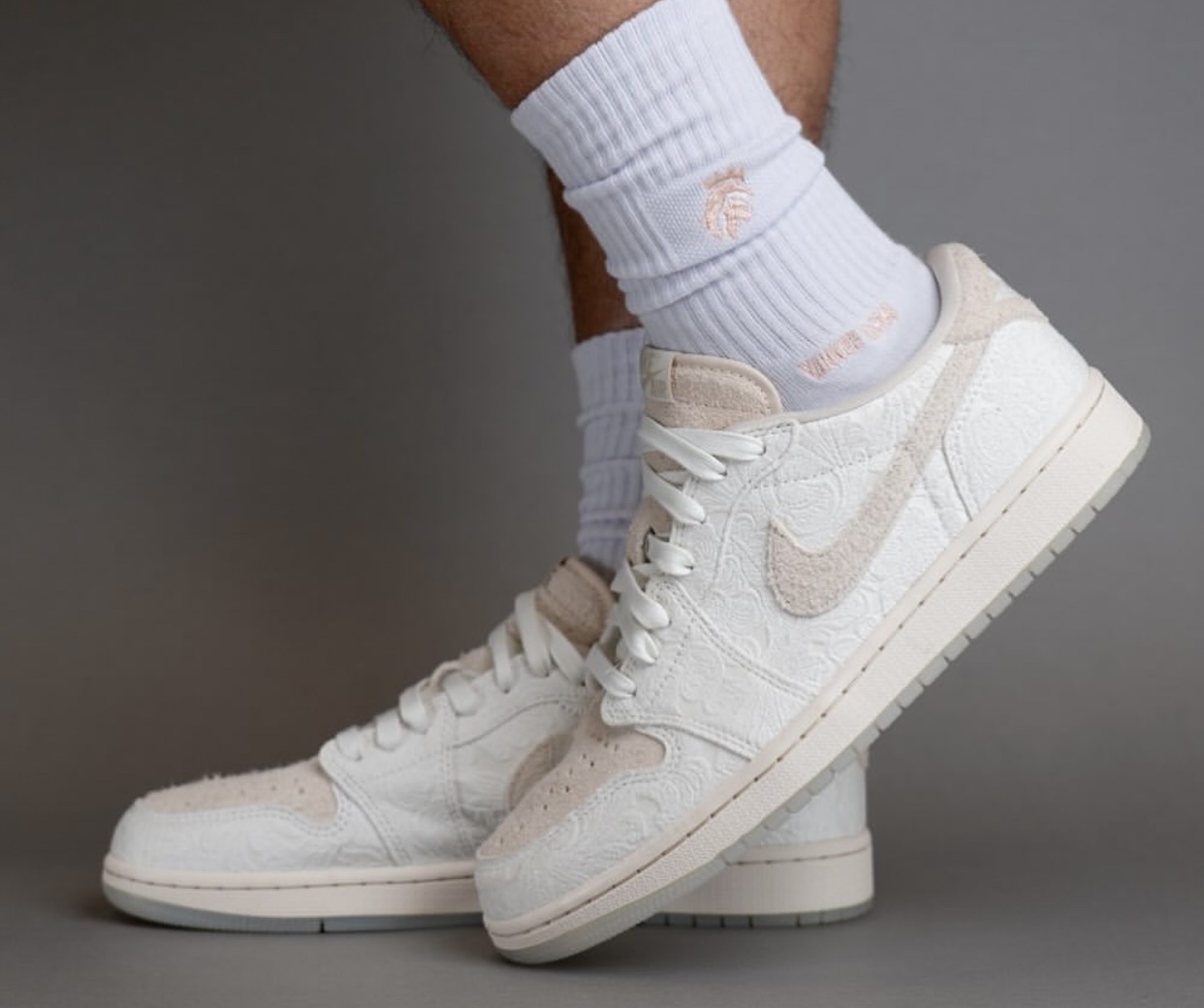 迈克尔·乔丹, Chris Paul, Air Jordan 1 Low, Air Jordan 1 - Chris Paul与Air Jordan 1 Low OG &#8220;Give Them Flowers&#8221;将于10月24日发布