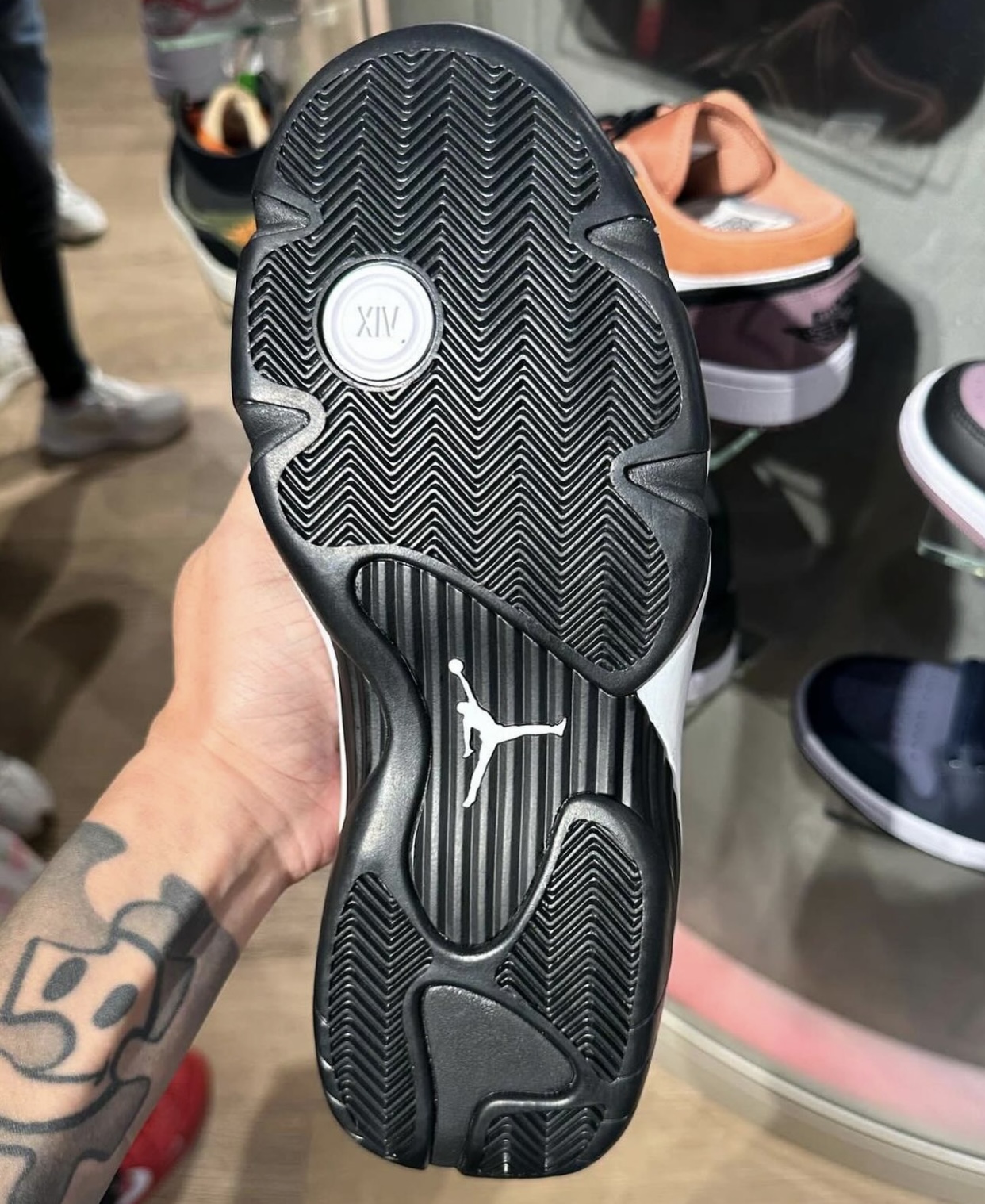 迈克尔·乔丹, Jordan, Air Jordan 14, Air Jordan 1, Air Jordan - 12月20日发售Air Jordan 14 "黑白"