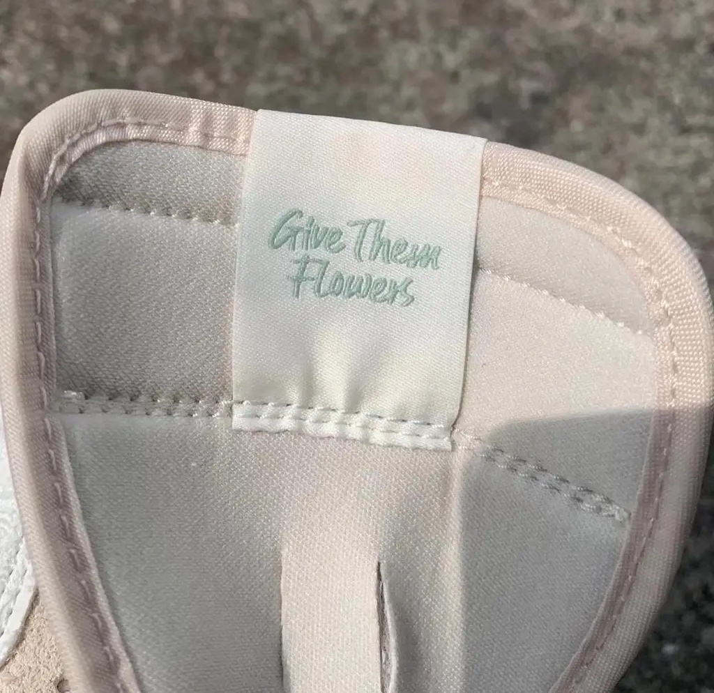 迈克尔·乔丹, Chris Paul, Air Jordan 1 Low, Air Jordan 1 - Chris Paul与Air Jordan 1 Low OG &#8220;Give Them Flowers&#8221;将于10月24日发布