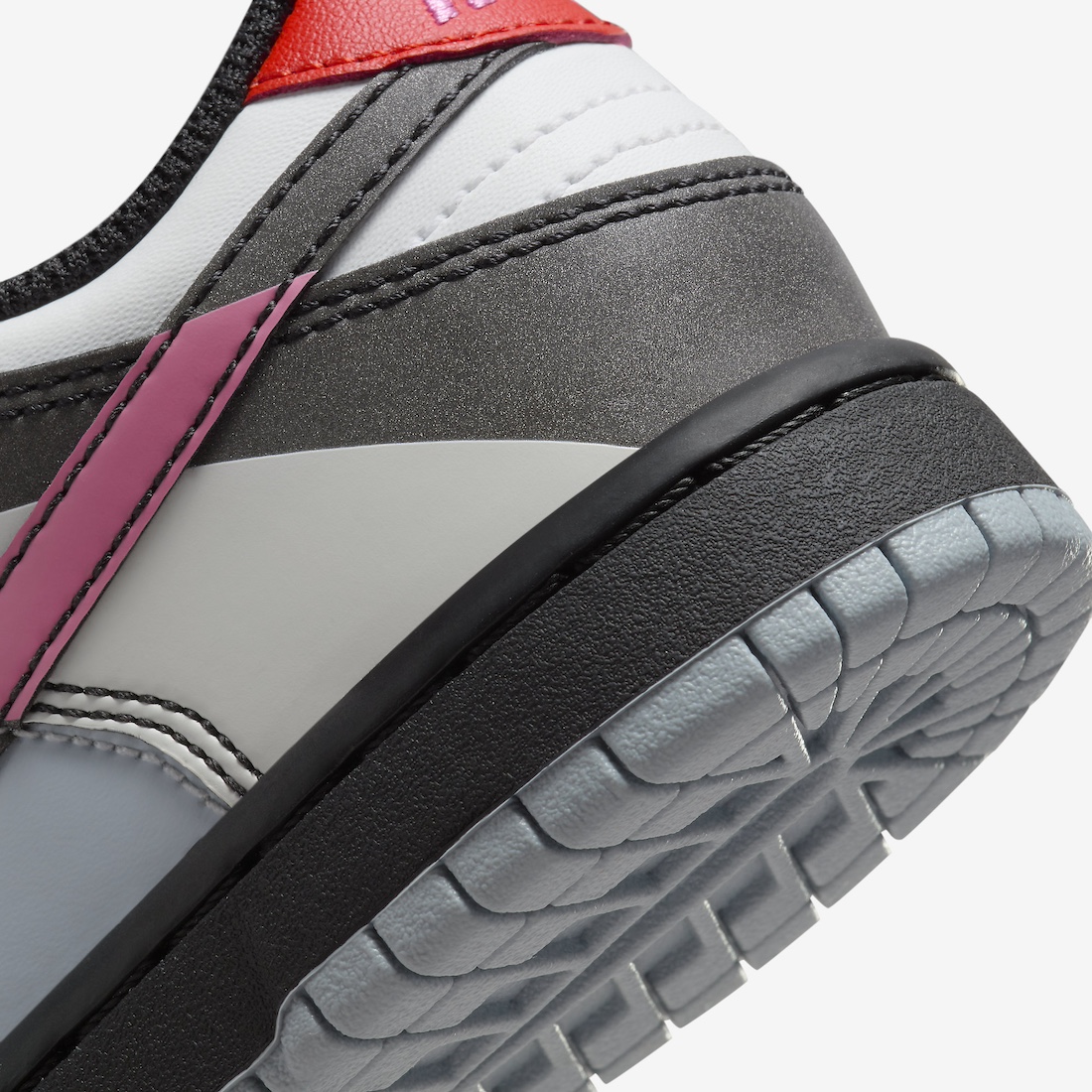 运动鞋, 耐克运动鞋, Nike Sportswear, Nike Dunk Low GS, Nike Dunk Low - 1. 新款儿童耐克运动鞋《跳舞》将于2024年1月发布
2. 2024年1月发售：儿童耐克Dunk Low系列《舞蹈》鞋款
3. 儿童耐克Dunk Low “Dance”鞋款将于2024年1月发布 
4. 2024年1月发布：儿童耐克Dunk Low “Dance”鞋款