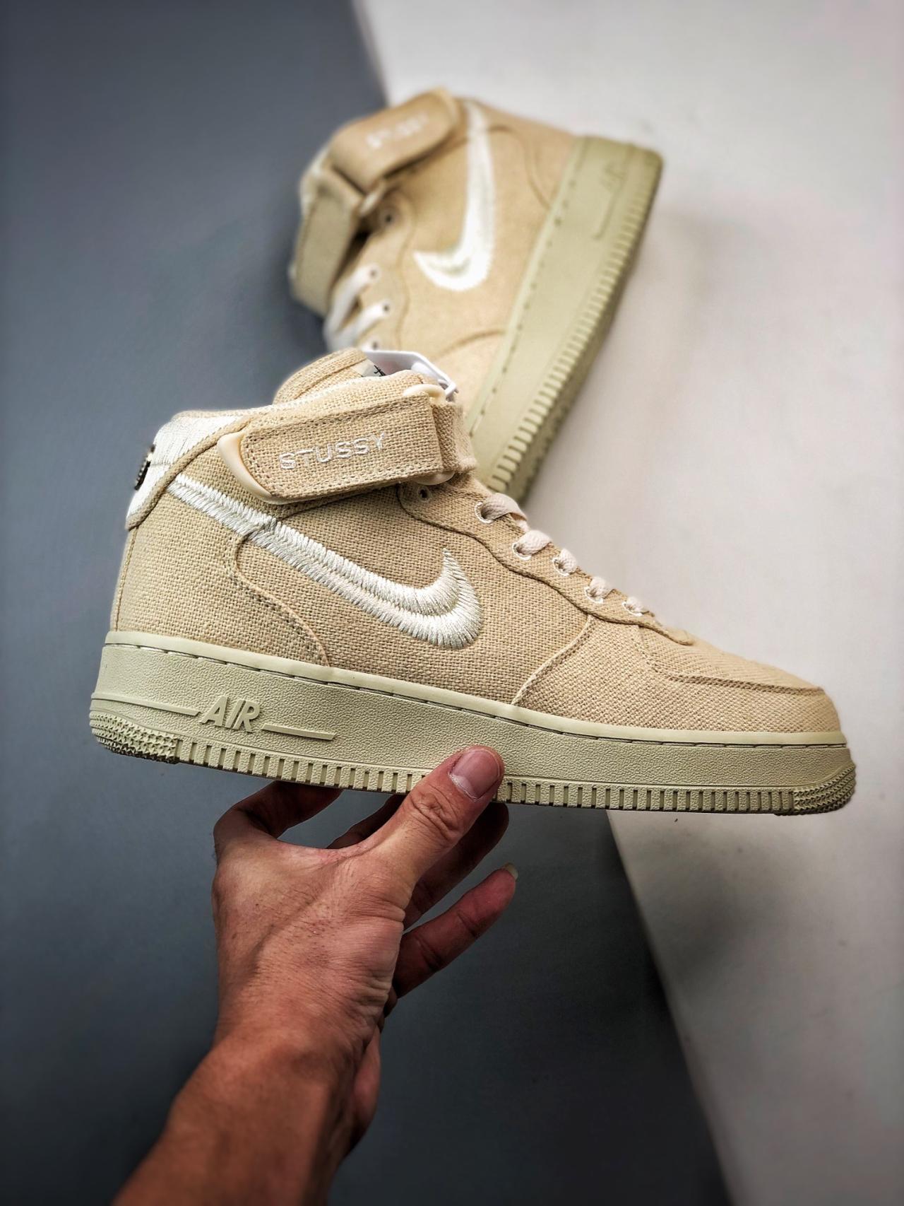 运动鞋, 空军一号, Air Force 1 - Stussy x Air Force 1 Mid "White Cool" 斯图西联名空军“白麻布电绣钩子” 高帮鞋 白色 货号：DJ7841-200