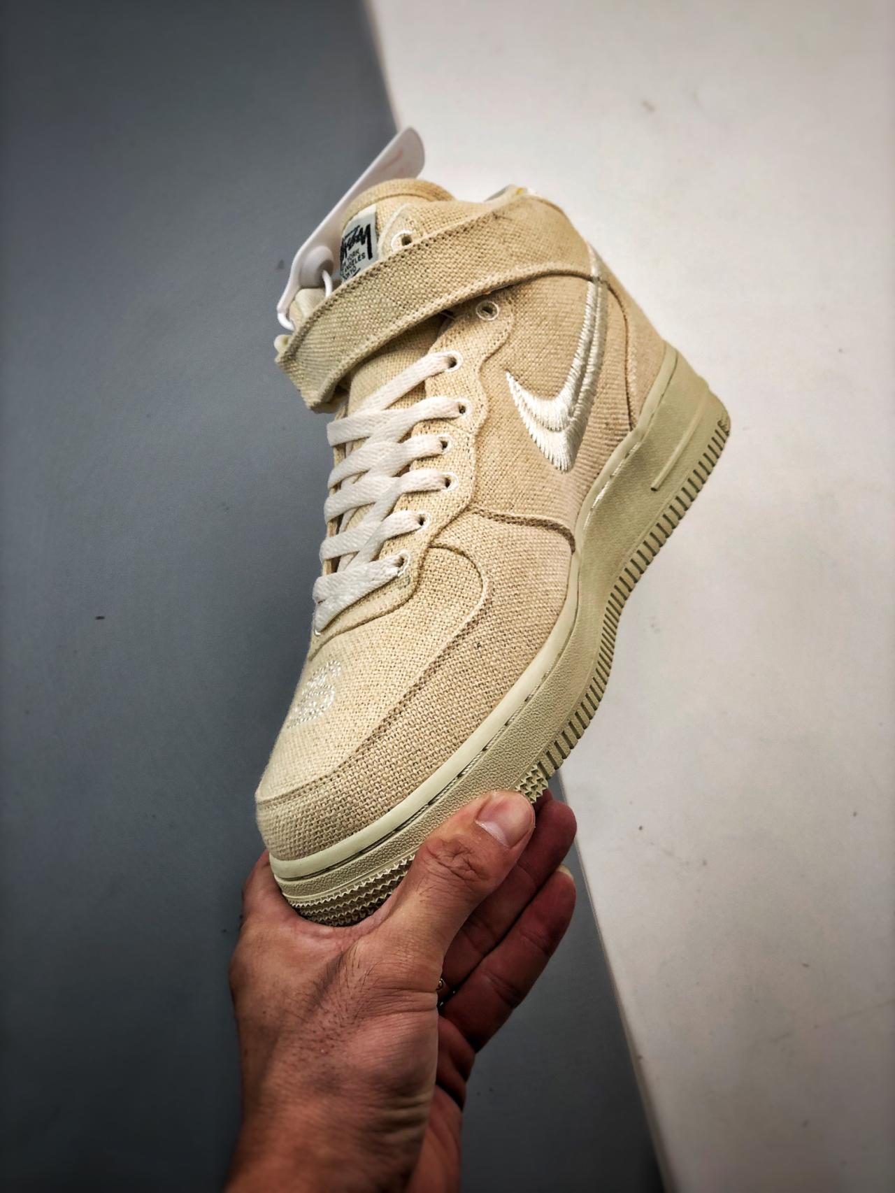 运动鞋, 空军一号, Air Force 1 - Stussy x Air Force 1 Mid "White Cool" 斯图西联名空军“白麻布电绣钩子” 高帮鞋 白色 货号：DJ7841-200