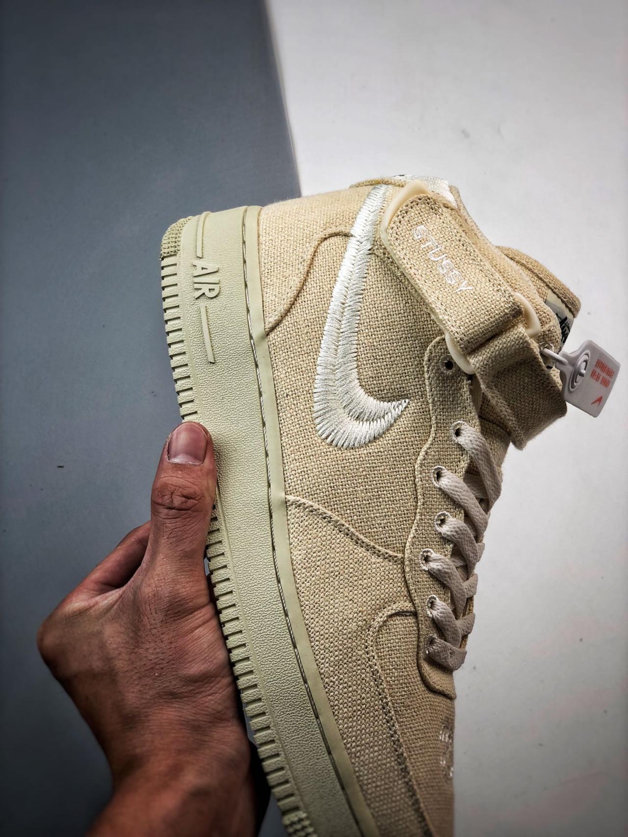 运动鞋, 空军一号, Air Force 1 - Stussy x Air Force 1 Mid "White Cool" 斯图西联名空军“白麻布电绣钩子” 高帮鞋 白色 货号：DJ7841-200