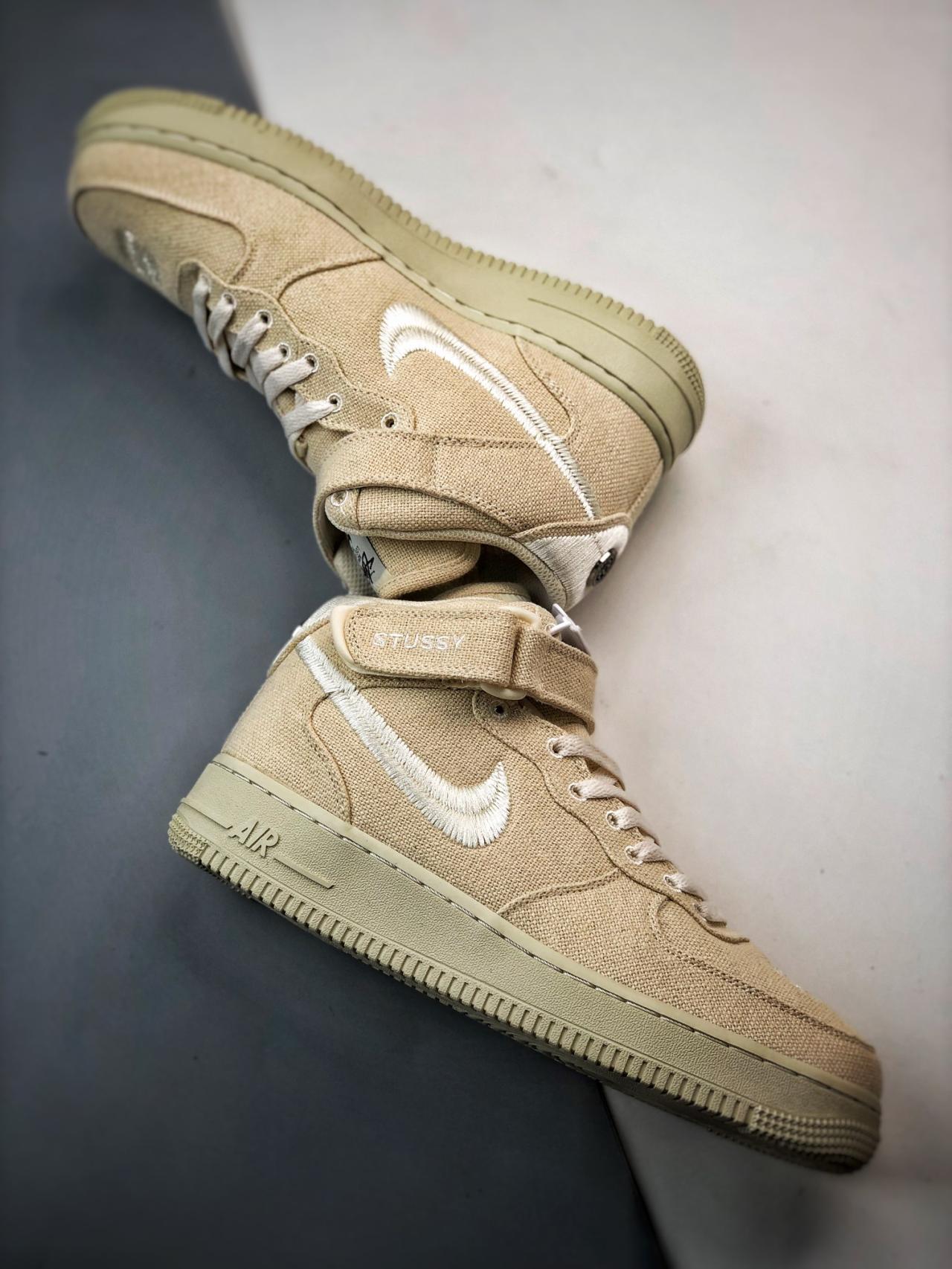 运动鞋, 空军一号, Air Force 1 - Stussy x Air Force 1 Mid "White Cool" 斯图西联名空军“白麻布电绣钩子” 高帮鞋 白色 货号：DJ7841-200
