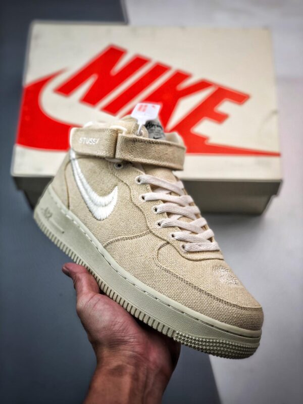 运动鞋, 空军一号, Air Force 1 - Stussy x Air Force 1 Mid "White Cool" 斯图西联名空军“白麻布电绣钩子” 高帮鞋 白色 货号：DJ7841-200
