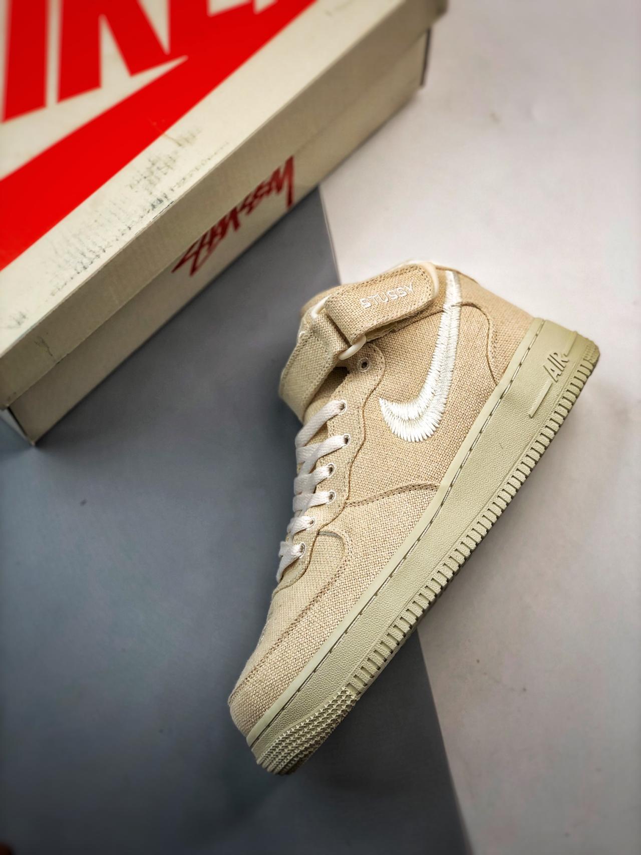 运动鞋, 空军一号, Air Force 1 - Stussy x Air Force 1 Mid "White Cool" 斯图西联名空军“白麻布电绣钩子” 高帮鞋 白色 货号：DJ7841-200