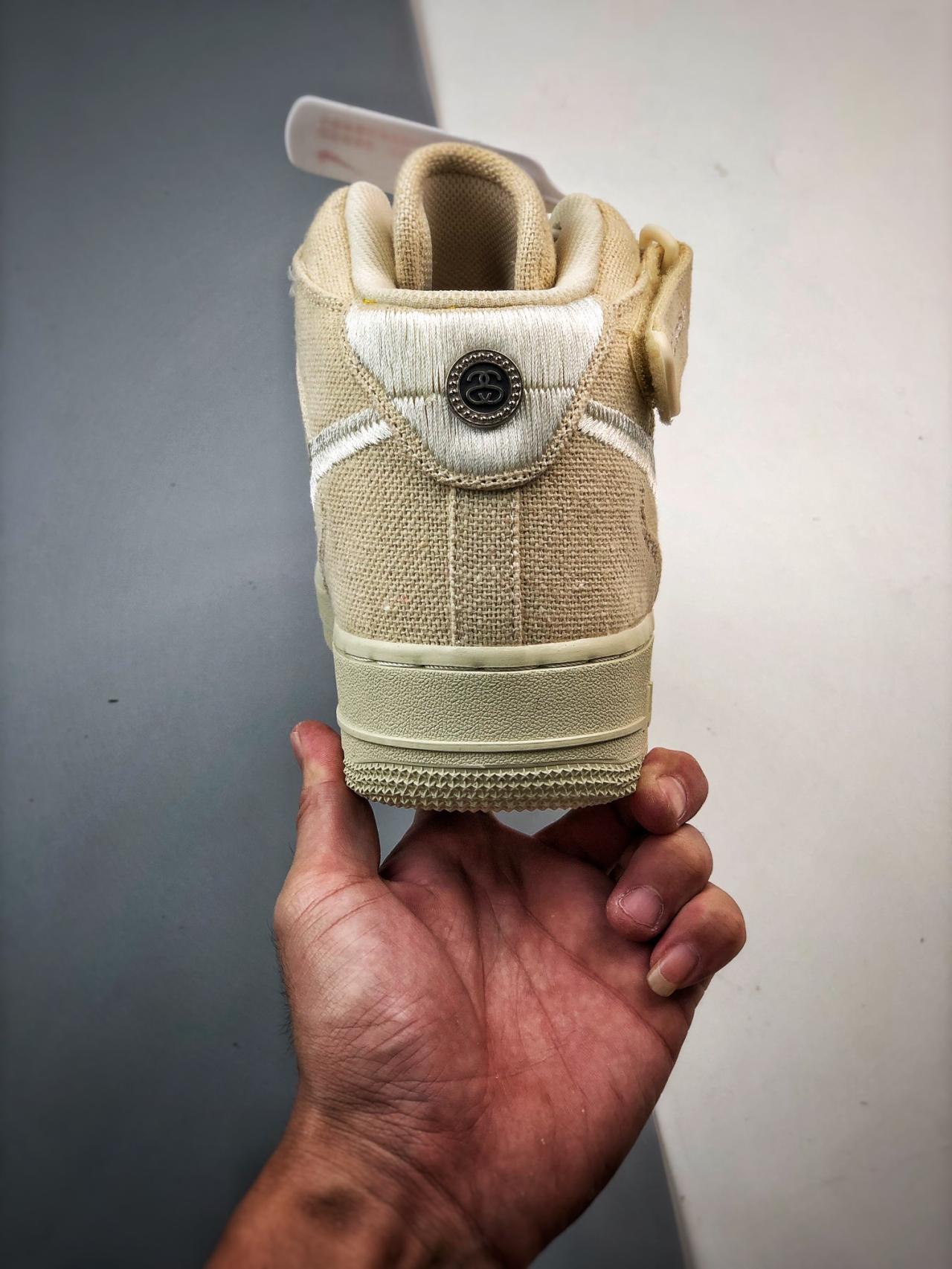 运动鞋, 空军一号, Air Force 1 - Stussy x Air Force 1 Mid "White Cool" 斯图西联名空军“白麻布电绣钩子” 高帮鞋 白色 货号：DJ7841-200