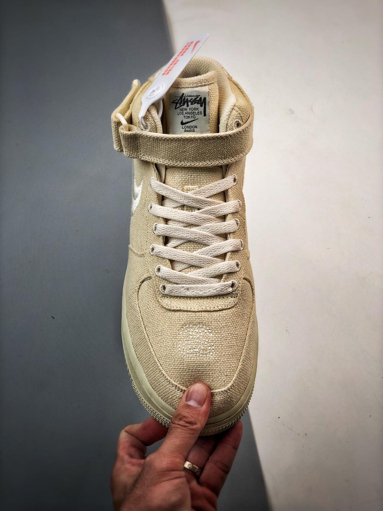 运动鞋, 空军一号, Air Force 1 - Stussy x Air Force 1 Mid "White Cool" 斯图西联名空军“白麻布电绣钩子” 高帮鞋 白色 货号：DJ7841-200