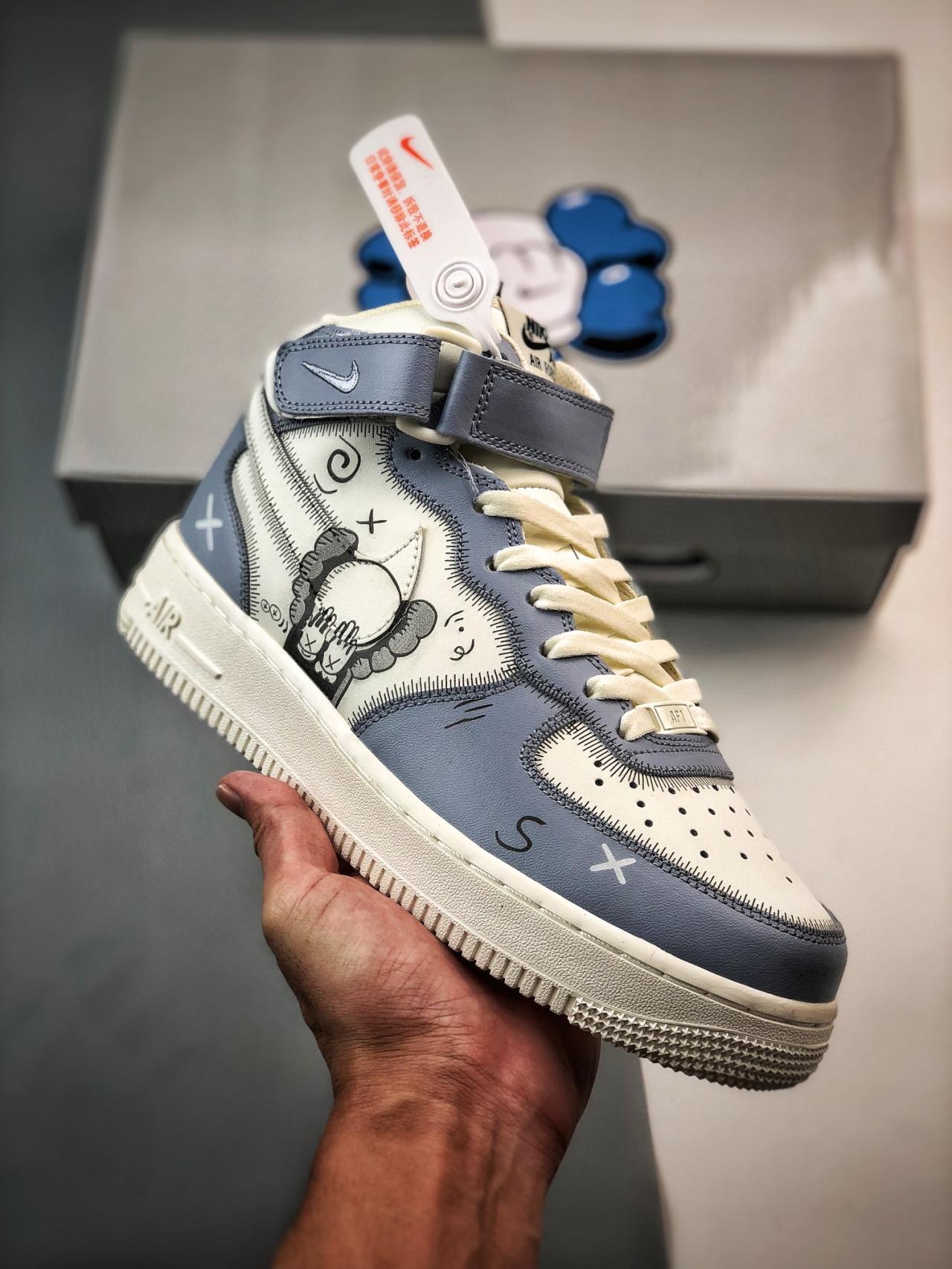 运动鞋, 篮球鞋, 球鞋, Air Force 1 - Kaws x Air Force 1 Mid 联名涂鸦 高帮篮球鞋
颜色：原楦头原纸板
货号：CW2308-211