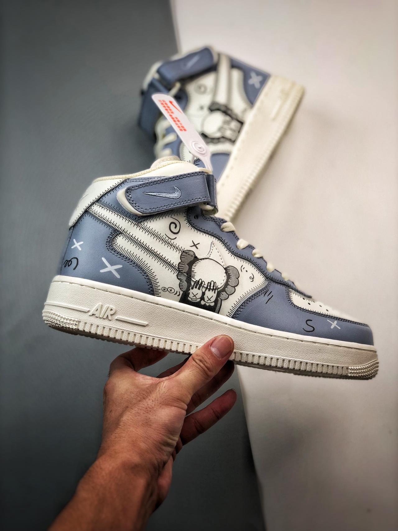 运动鞋, 篮球鞋, 球鞋, Air Force 1 - Kaws x Air Force 1 Mid 联名涂鸦 高帮篮球鞋
颜色：原楦头原纸板
货号：CW2308-211