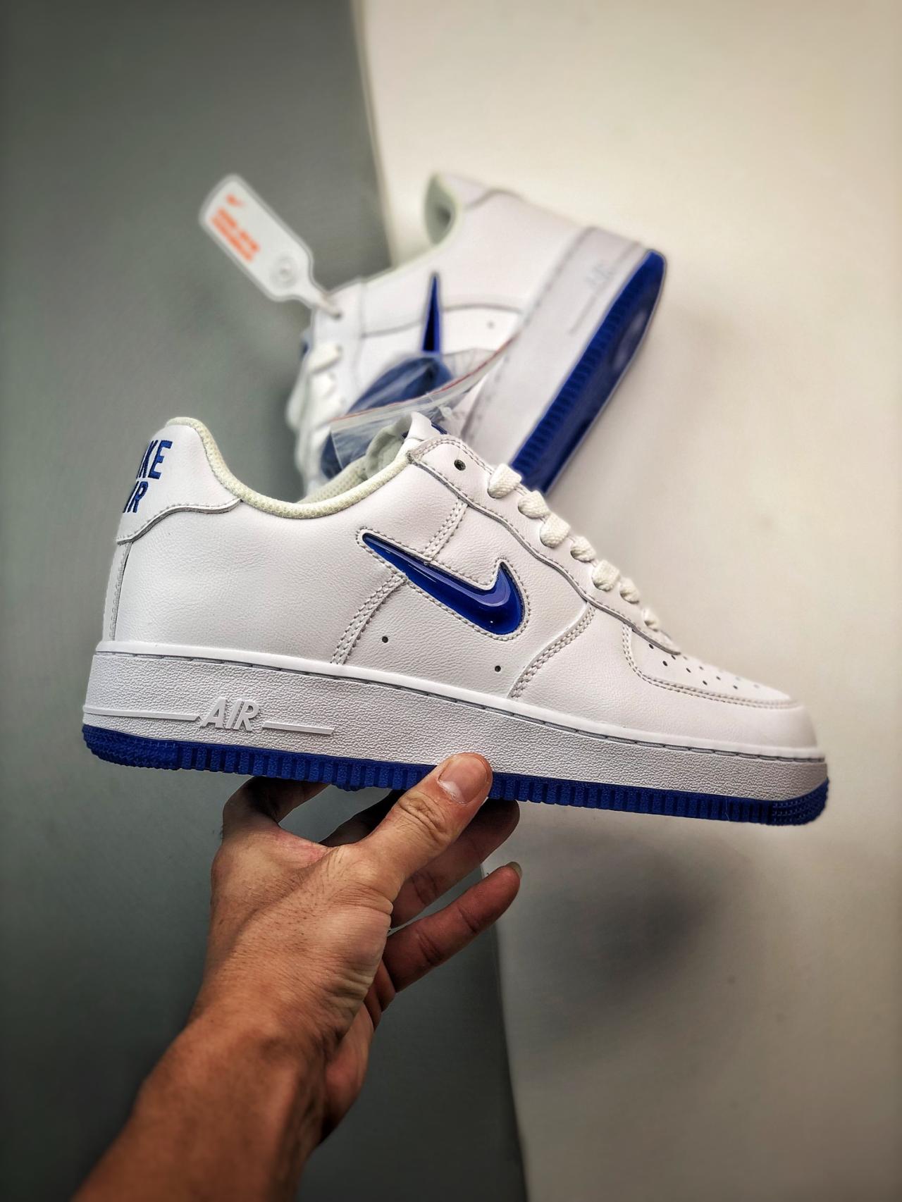 运动鞋, 篮球鞋, 球鞋, NIke Air Force 1 '07, Nike Air Force 1, Air Force 1 - Nike Air Force 1 '07 Low 白蓝果冻钩 鞋帮高度：低帮 篮球鞋 颜色：白蓝果冻钩 货号：FN5924-102。