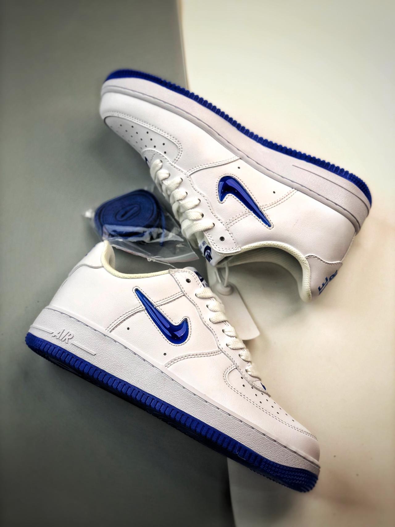 运动鞋, 篮球鞋, 球鞋, NIke Air Force 1 '07, Nike Air Force 1, Air Force 1 - Nike Air Force 1 '07 Low 白蓝果冻钩 鞋帮高度：低帮 篮球鞋 颜色：白蓝果冻钩 货号：FN5924-102。