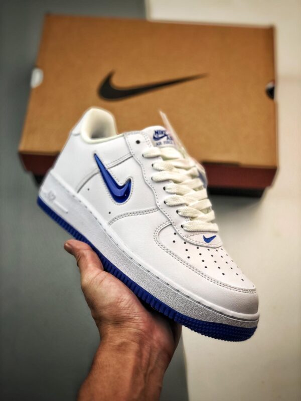 运动鞋, 篮球鞋, 球鞋, NIke Air Force 1 '07, Nike Air Force 1, Air Force 1 - Nike Air Force 1 '07 Low 白蓝果冻钩 鞋帮高度：低帮 篮球鞋 颜色：白蓝果冻钩 货号：FN5924-102。