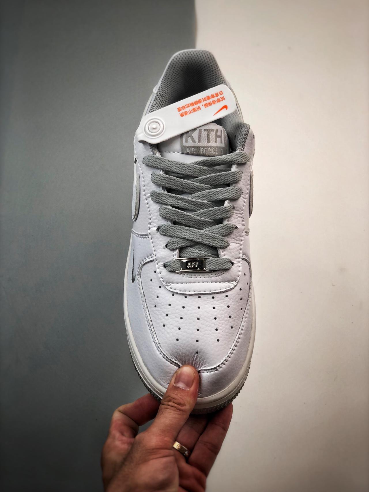 运动鞋, Air Force 1 Low, Air Force 1 - Kith x Air Force 1 Low 联名白灰 鞋帮高度：低帮 颜色：白灰 货号：KT1659-009