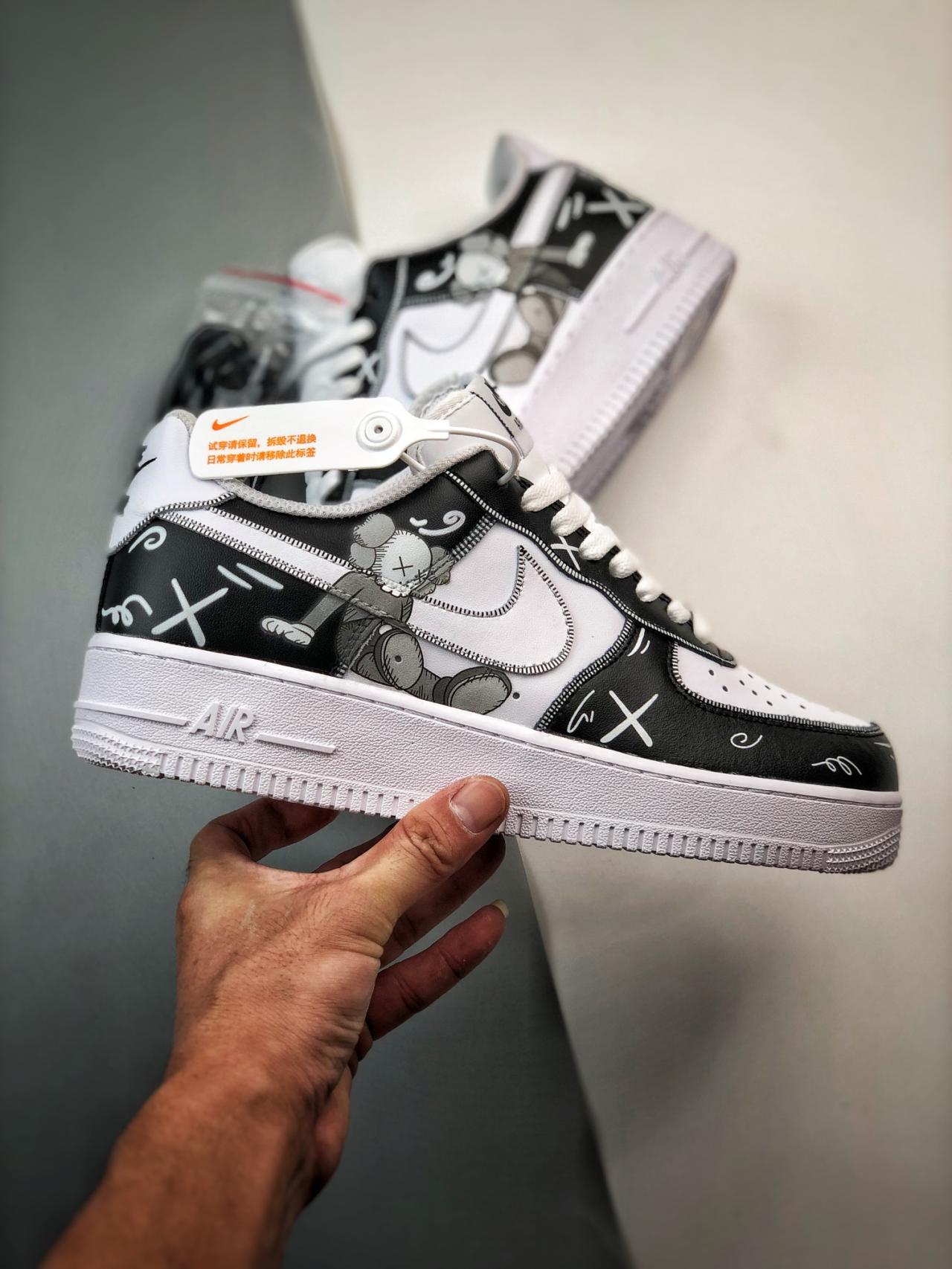 运动鞋, 篮球鞋, 球鞋, Air Force 1 Low, Air Force 1 - kaws x Air Force 1 Low 联名涂鸦黑白 鞋子类型：低帮篮球鞋 颜色：黑白 货号：CW2288-777
