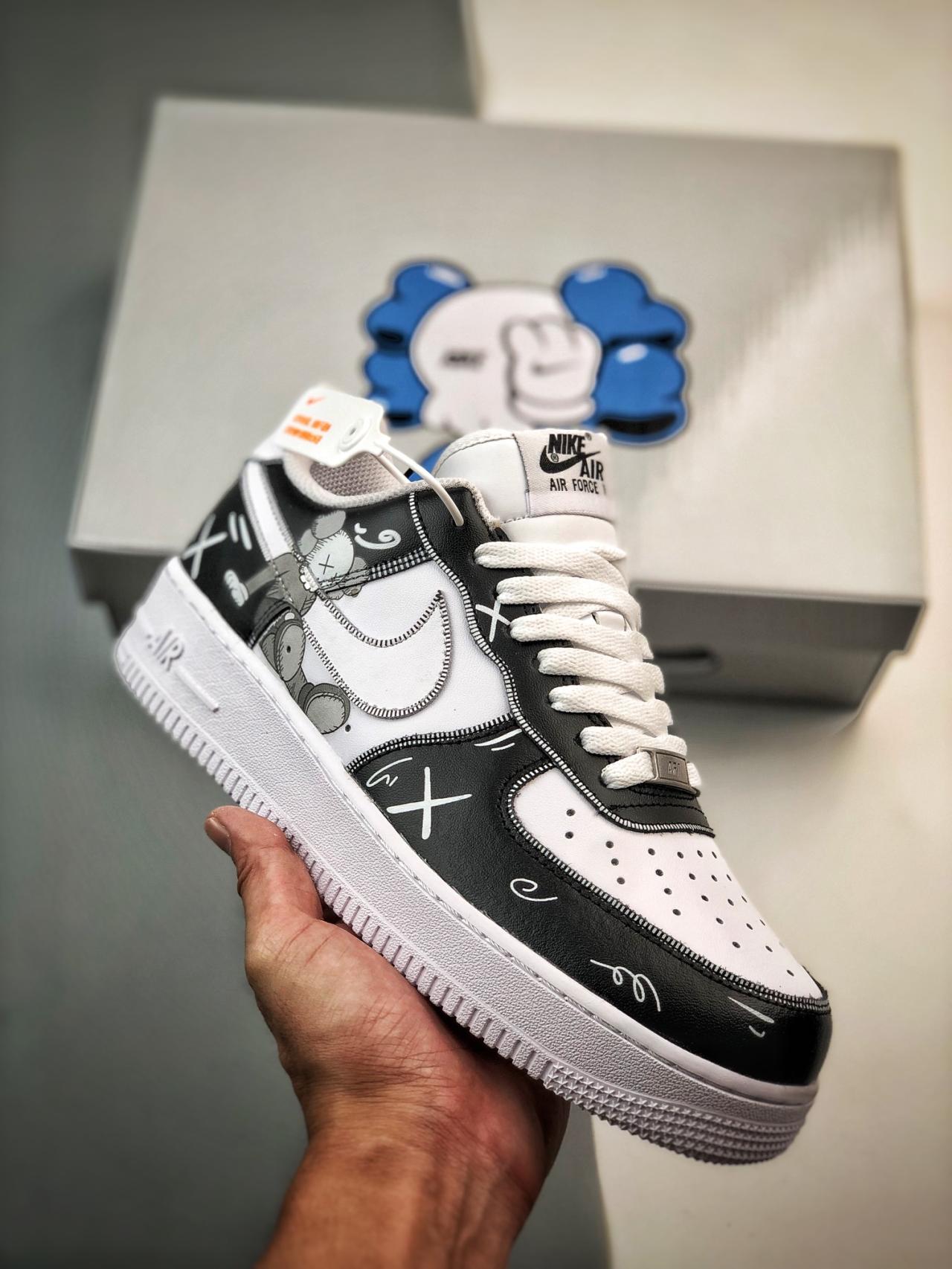 运动鞋, 篮球鞋, 球鞋, Air Force 1 Low, Air Force 1 - kaws x Air Force 1 Low 联名涂鸦黑白 鞋子类型：低帮篮球鞋 颜色：黑白 货号：CW2288-777