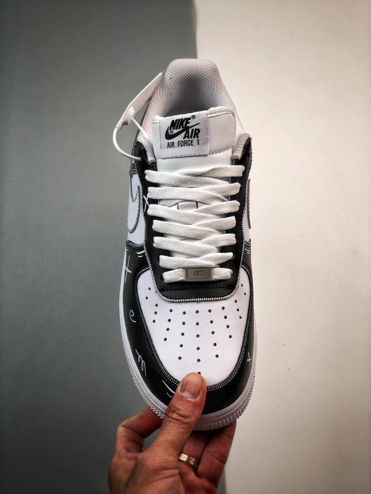 运动鞋, 篮球鞋, 球鞋, Air Force 1 Low, Air Force 1 - kaws x Air Force 1 Low 联名涂鸦黑白 鞋子类型：低帮篮球鞋 颜色：黑白 货号：CW2288-777