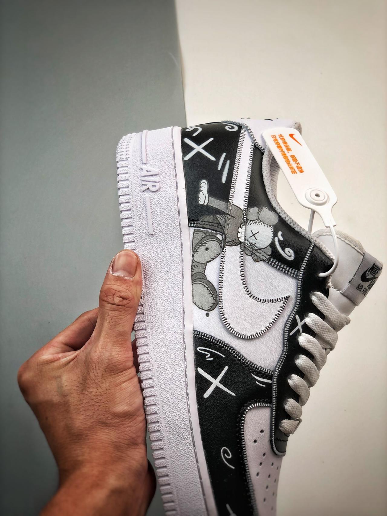 运动鞋, 篮球鞋, 球鞋, Air Force 1 Low, Air Force 1 - kaws x Air Force 1 Low 联名涂鸦黑白 鞋子类型：低帮篮球鞋 颜色：黑白 货号：CW2288-777