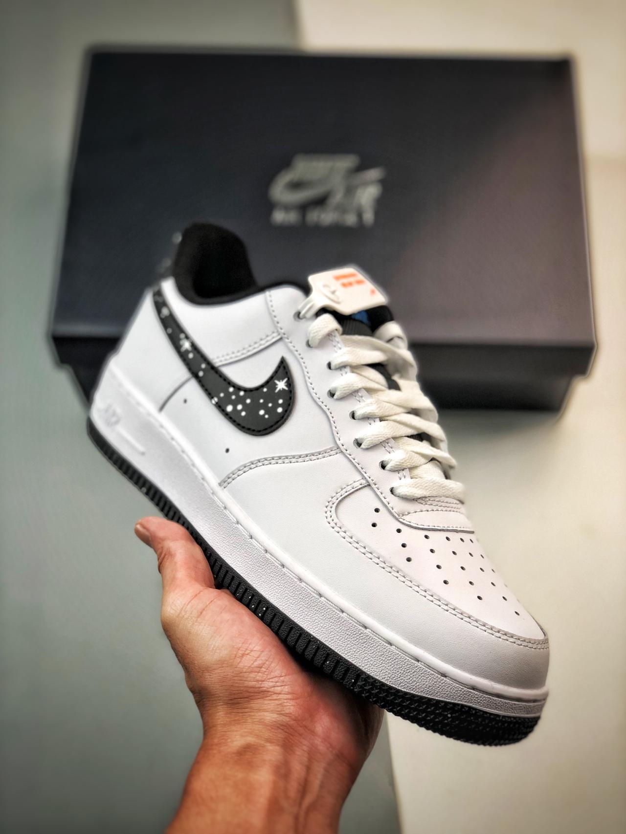 运动鞋, 篮球鞋, 球鞋, 满天星, 服装, Nike Air Force 1, Air Force 1 - Nike Air Force 1 '07 Low 白黑满天星 高帮篮球鞋 货号：FV6656-100
