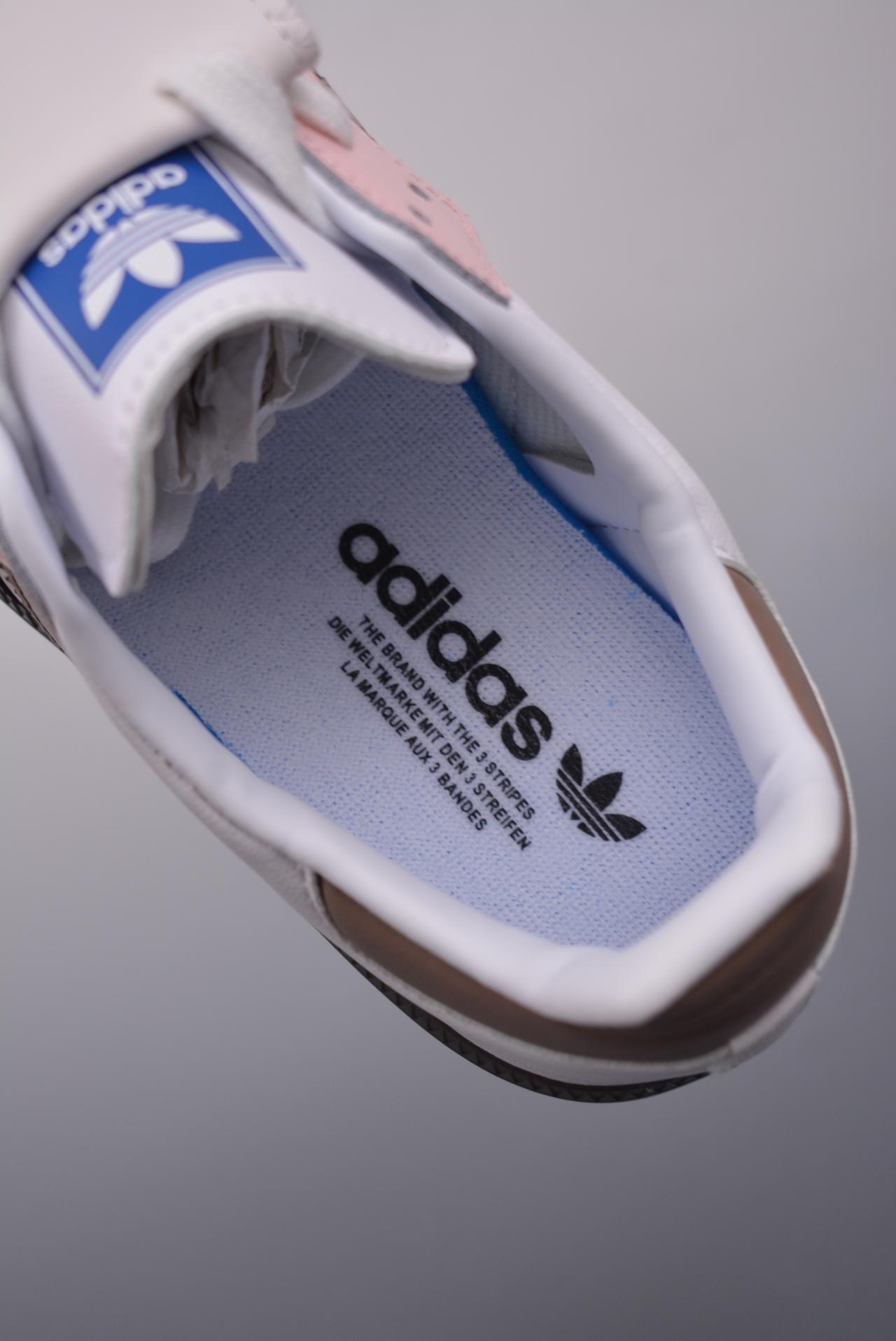 运动鞋, 三叶草 - Adidas Samba Vegan 三叶草 鞋子类型: Samba OG 高帮鞋 鞋帮高度: 高帮 颜色: 未提及 货号: IG1024818