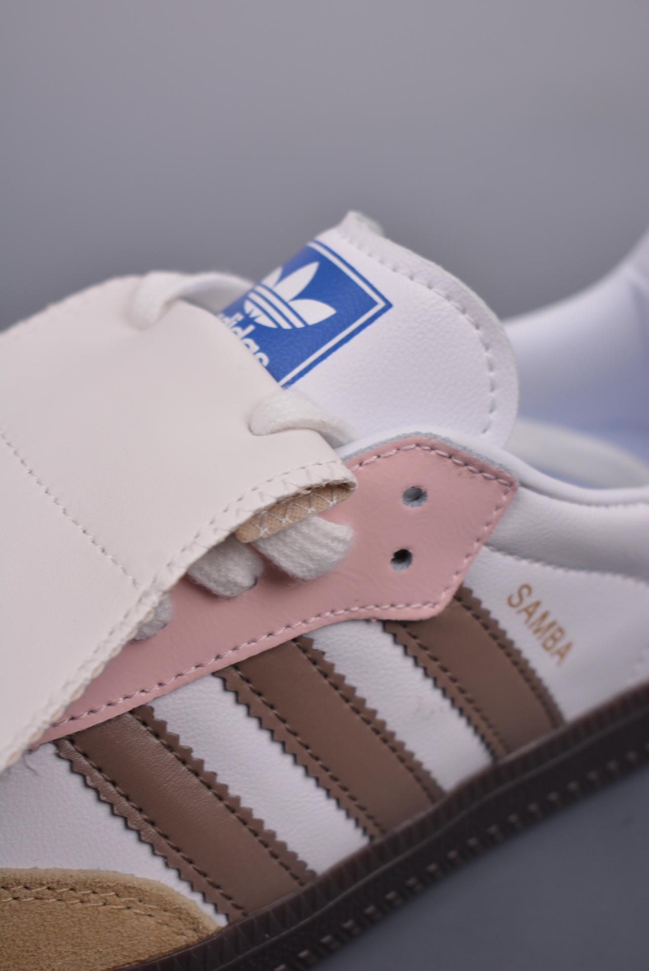 运动鞋, 三叶草 - Adidas Samba Vegan 三叶草 鞋子类型: Samba OG 高帮鞋 鞋帮高度: 高帮 颜色: 未提及 货号: IG1024818