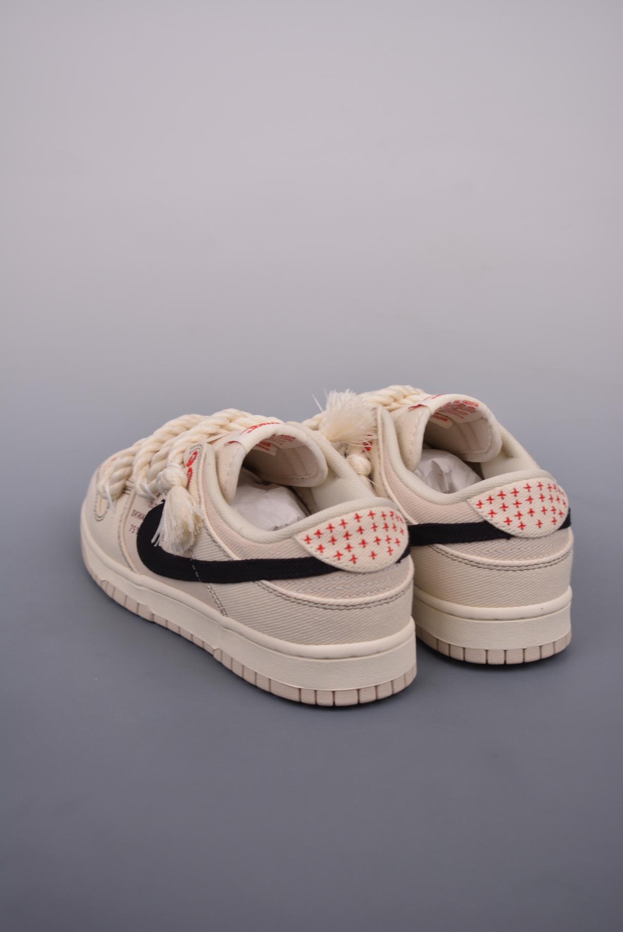 运动鞋, 解构, SB Dunk Low, Nike SB Dunk Low - Nike SB Dunk Low 氧化做旧 沙漠高街 头层纳帕皮 3D喷绘 鞋带解构麻绳鞋带 纯原大厂出品 极力推荐。官方货号：DV0834 100JS。尺码：36 36.5 37.5 38 38.5 39 40 40.5 41 42 42.5 43 44 44.5 45 46。
