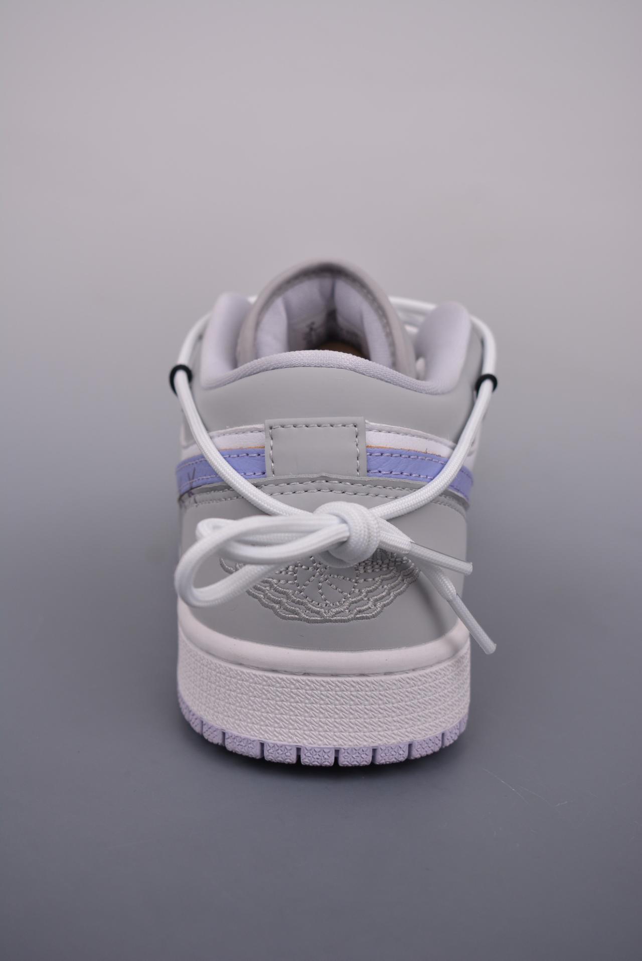 运动鞋, 解构, 板鞋, 休闲板鞋, AJ1, Air Jordan 1 Low, Air Jordan 1 - Air Jordan 1 Low 解构抽绳低帮 AJ1乔1低帮休闲板鞋 同步官方配色 市场唯一独家头层皮打造 原鞋原档案开发 原厂皮料 原档冲孔鞋头 正确满胶鞋垫 四线拉帮 原厂织唛标 鞋舌高弹海绵填充 官方货号：DC0774 501B