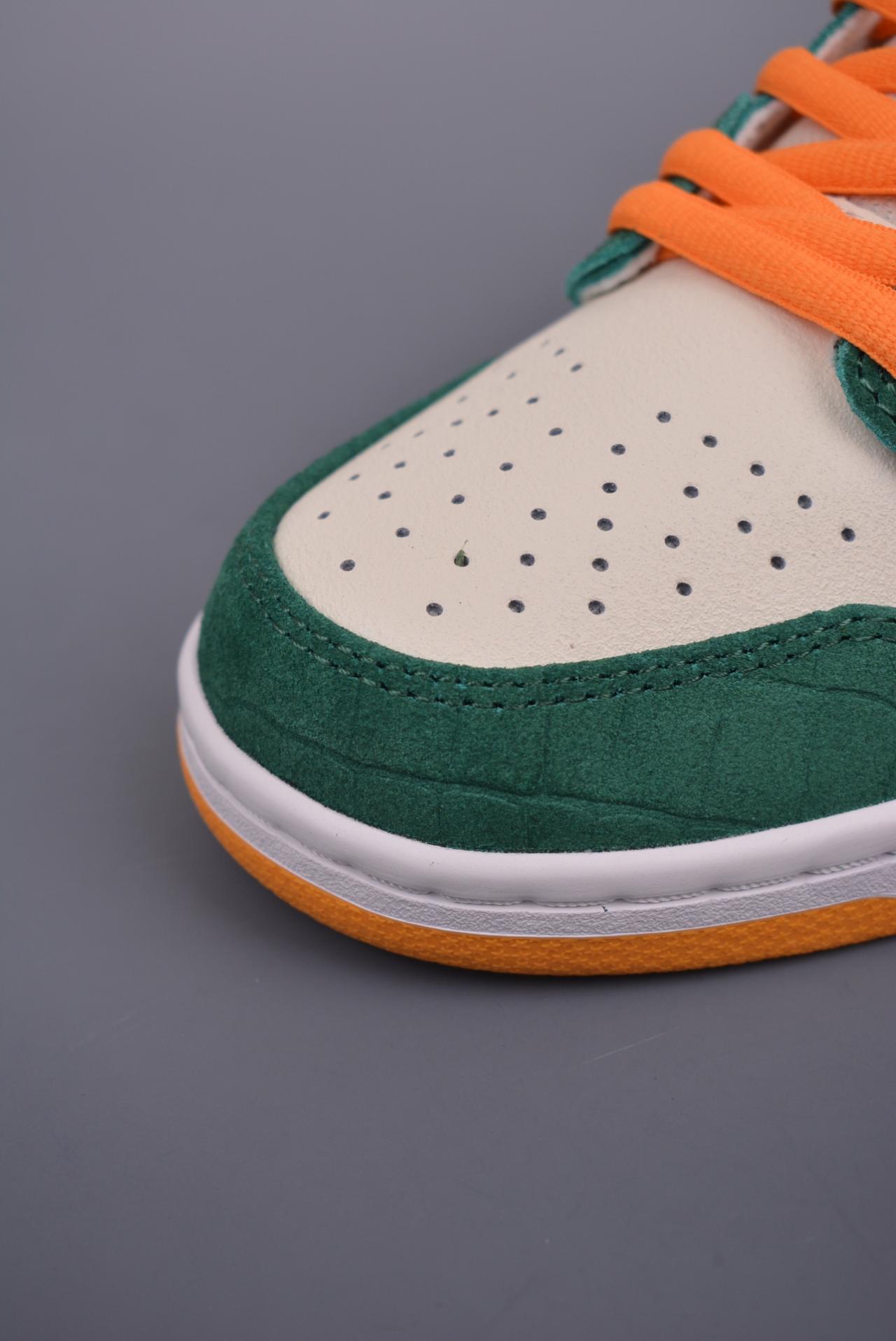 运动鞋, SB Dunk Low, Nike SB Dunk Low - Nike SB Dunk Low 绿橘配色 鞋帮高度低帮 纯原大厂出品 
货号: 304292 383NCC
尺码：40 40.5 41 42 42.5 43 44 44.5 45 46 47.5