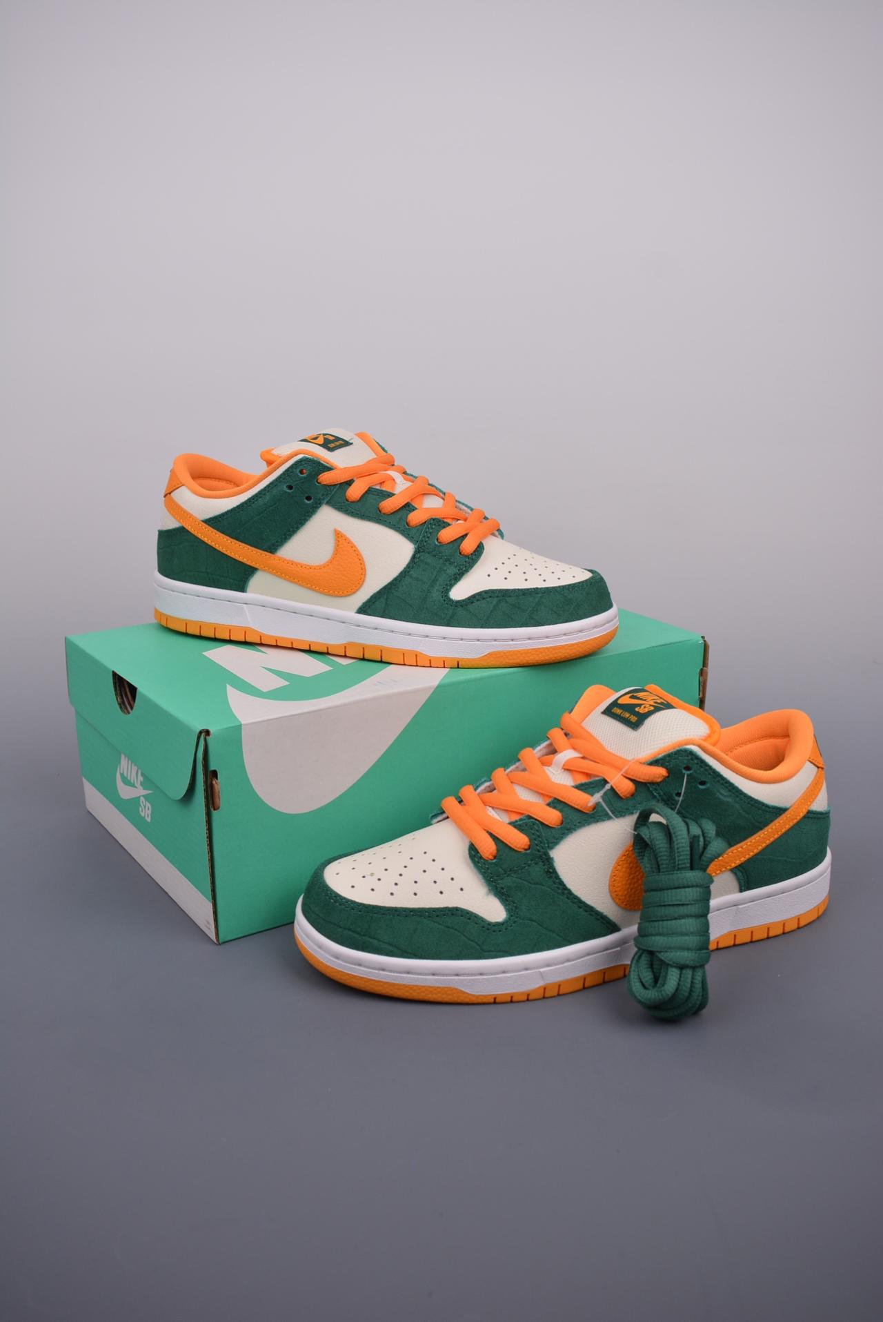 运动鞋, SB Dunk Low, Nike SB Dunk Low - Nike SB Dunk Low 绿橘配色 鞋帮高度低帮 纯原大厂出品 
货号: 304292 383NCC
尺码：40 40.5 41 42 42.5 43 44 44.5 45 46 47.5