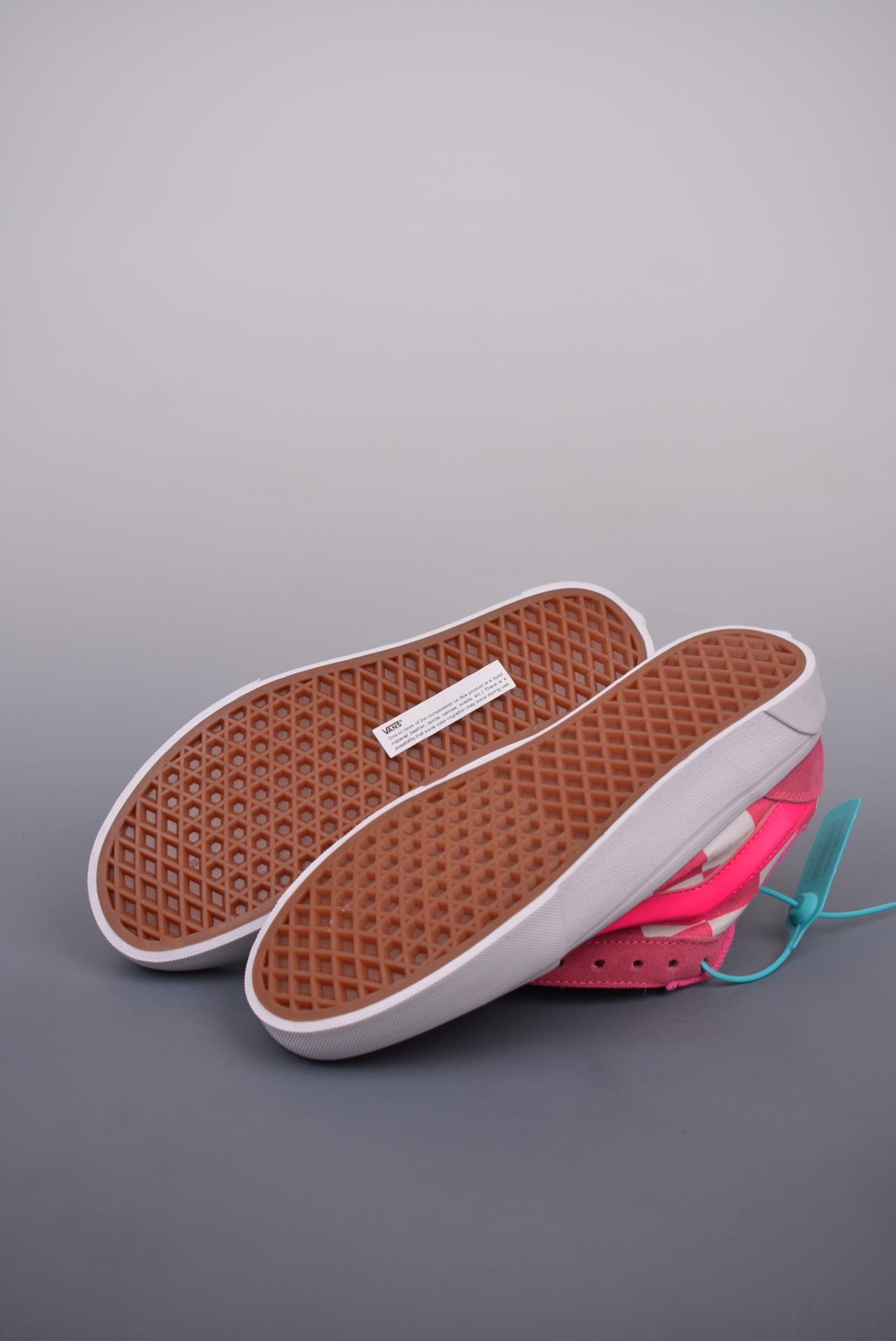 - Vans Classics Knu Skool 面包鞋 货号：VN000CRPBRO