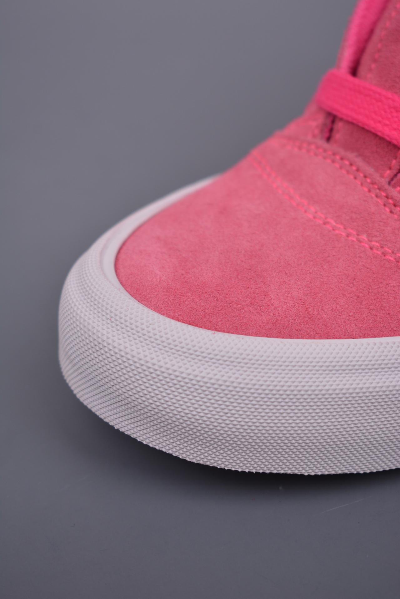 - Vans Classics Knu Skool 面包鞋 货号：VN000CRPBRO
