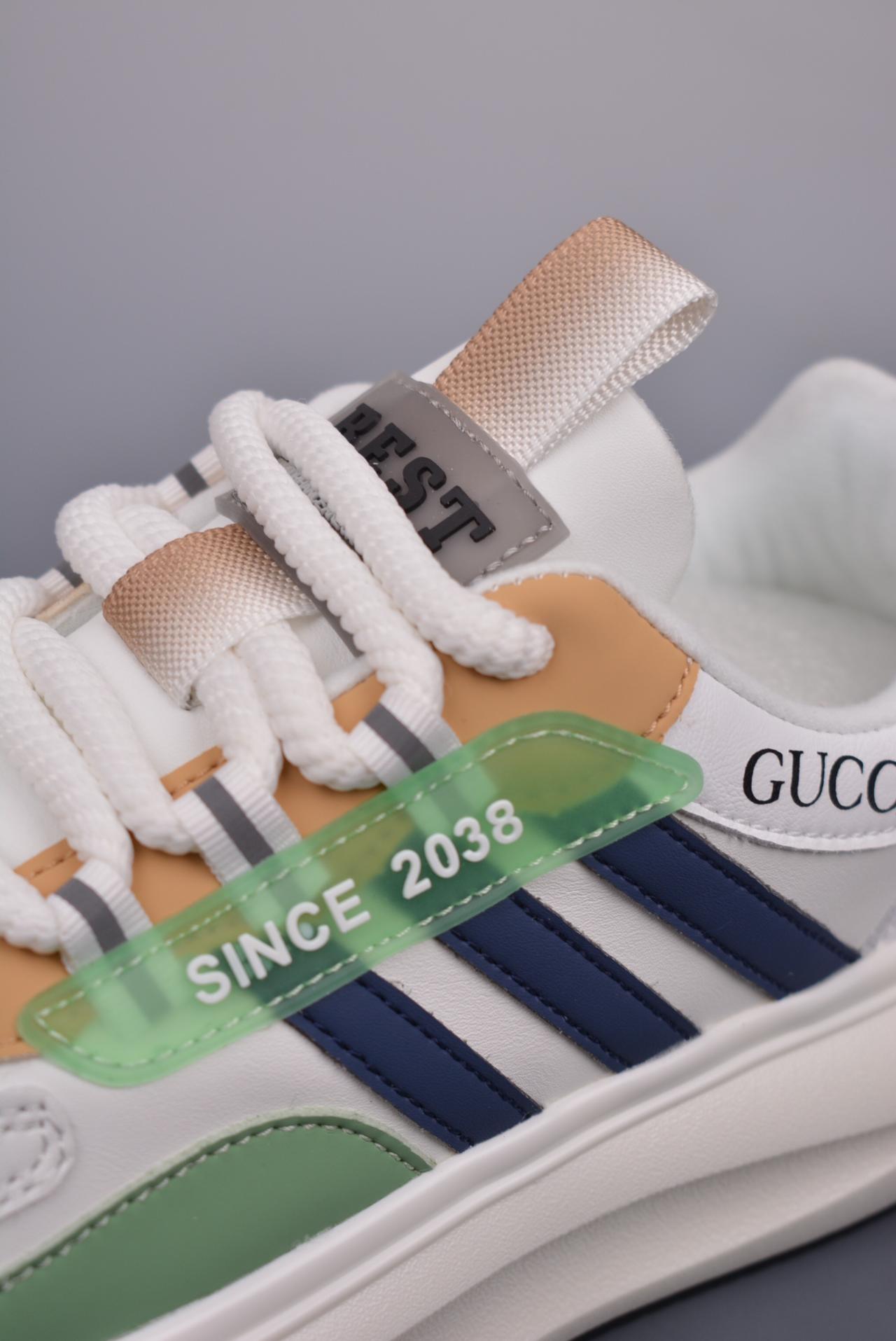 - GUCCI 最新款男鞋 专柜同步 全品相 进口材料 亲肤舒适 极细腻 版型正 进口牛皮 真皮内里 几何构图案 奢华生动 透气不闷热 牢固耐穿 鲜艳绚丽 立体感QT 尺码: 38 39 40 41 42 43 44