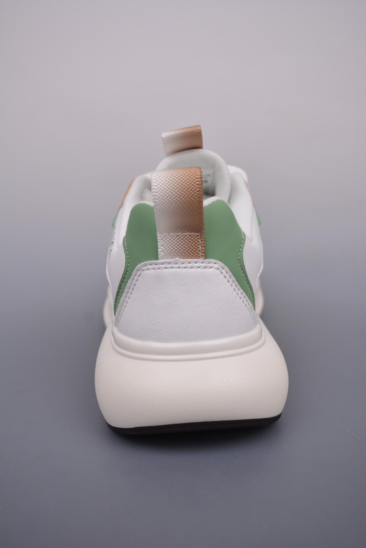 - GUCCI 最新款男鞋 专柜同步 全品相 进口材料 亲肤舒适 极细腻 版型正 进口牛皮 真皮内里 几何构图案 奢华生动 透气不闷热 牢固耐穿 鲜艳绚丽 立体感QT 尺码: 38 39 40 41 42 43 44