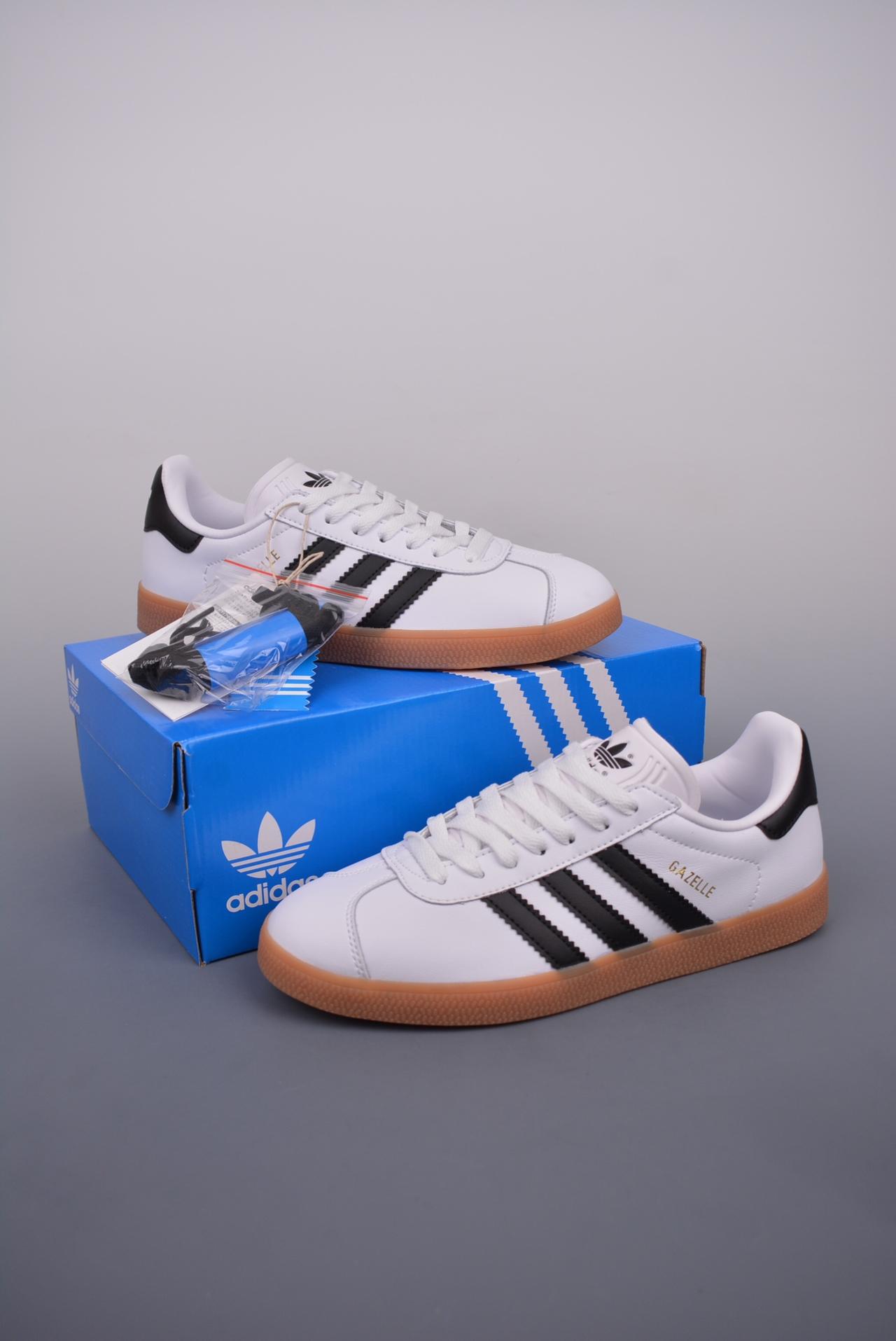 - adidas Originals Gazelle INdoor 三叶草休闲防滑耐磨低帮板鞋 鞋头出色设计 塑就出众贴合感 稳固的后跟贴合足部曲线设计 软弹舒适 不易磨脚 橡胶鞋底配合防滑纹路设计 平稳抓地 官方货号: IG3507SH 尺码: 36 36.5 37.5 38 38.5 39 40 40.5 41 42 42.5 43 44 45