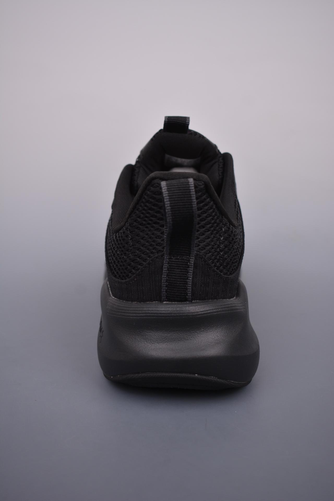 运动鞋, 跑步鞋, adidas - adidas ALPHABOOST V1 Sustainable 低帮跑步鞋 鞋头出色设计 鞋跟后跟做了贴合脚踝曲线处理 穿着不磨脚 耐磨材质外底辅以组合纹路 铸就非凡抓地力 官方货号: IF7290DD