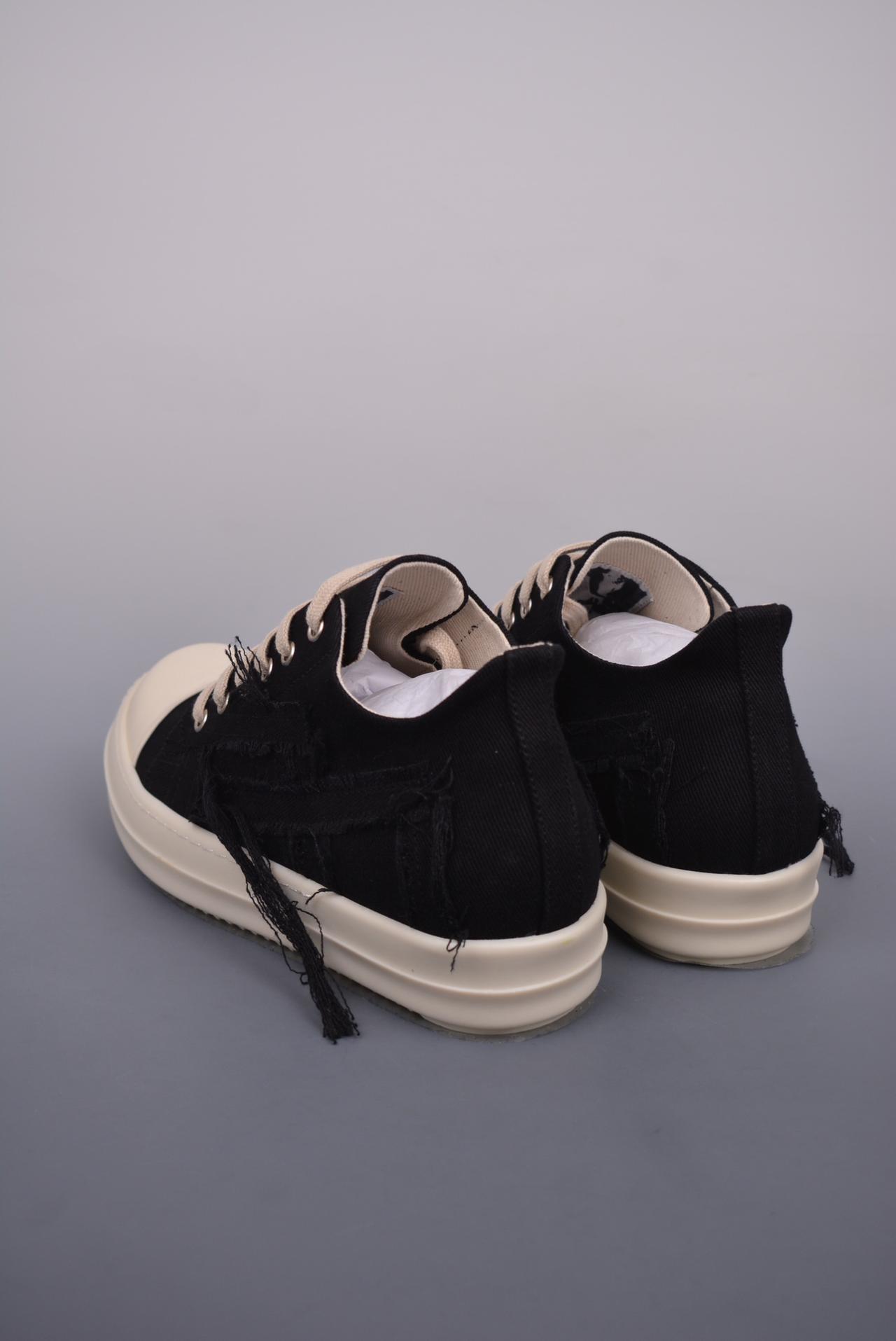 运动鞋, 贝壳头 - 莞产G版 RO欧文斯Rickowens 经典贝壳头款式“黑色破坏布面” 小牛皮材质 粒面和针车间距 极致还原 顶级头层的小牛皮 鞋面丝绸布面 一比一规格礼盒装 重达3斤以上 定制欧文斯保护盒 尺码: 36 37 38 39 40 41 42 43 44 45 46