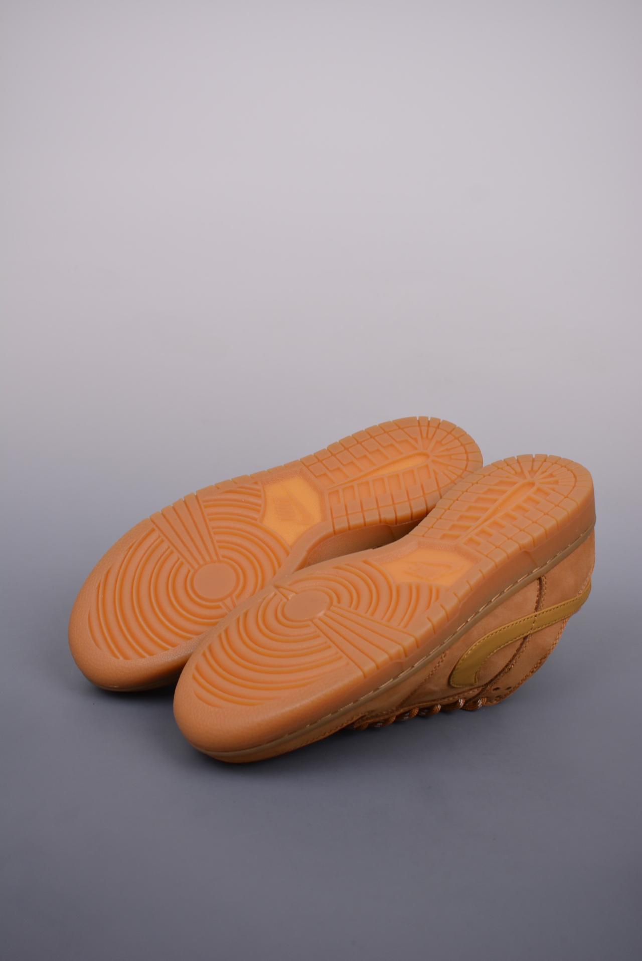 运动鞋, 篮球鞋, 球鞋, SB Dunk Low, Nike SB Dunk Low - Nike SB Dunk Low 小麦 鞋款 CJ9179 200HS 尺码：36 36.5 37.5 38 38.5 39 40 40.5 41 42 42.5 43 44 44.5 45