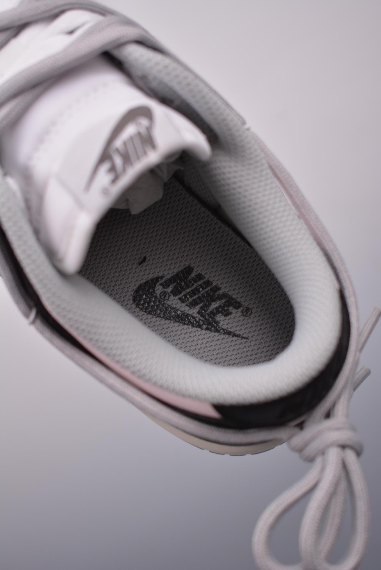 - Nike SB Dunk Low 甜心辣妹 情人节黑粉 鞋帮高度：解构抽绳鞋带 颜色：情人节黑粉 货号：DD1503 117OD