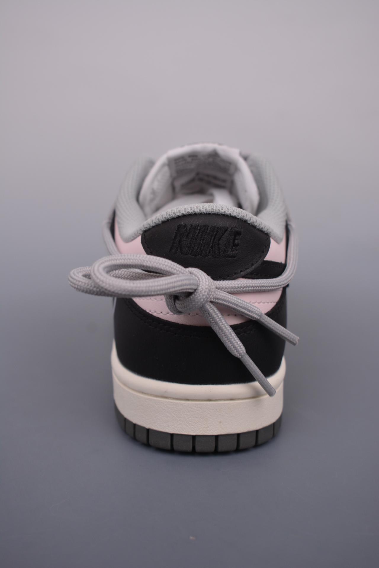 - Nike SB Dunk Low 甜心辣妹 情人节黑粉 鞋帮高度：解构抽绳鞋带 颜色：情人节黑粉 货号：DD1503 117OD
