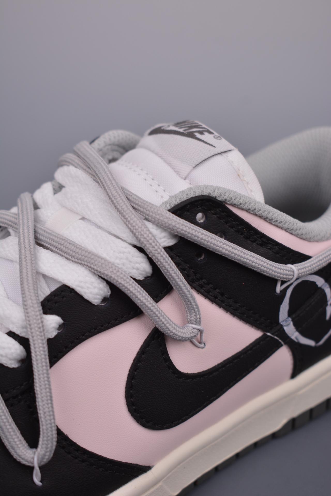 - Nike SB Dunk Low 甜心辣妹 情人节黑粉 鞋帮高度：解构抽绳鞋带 颜色：情人节黑粉 货号：DD1503 117OD