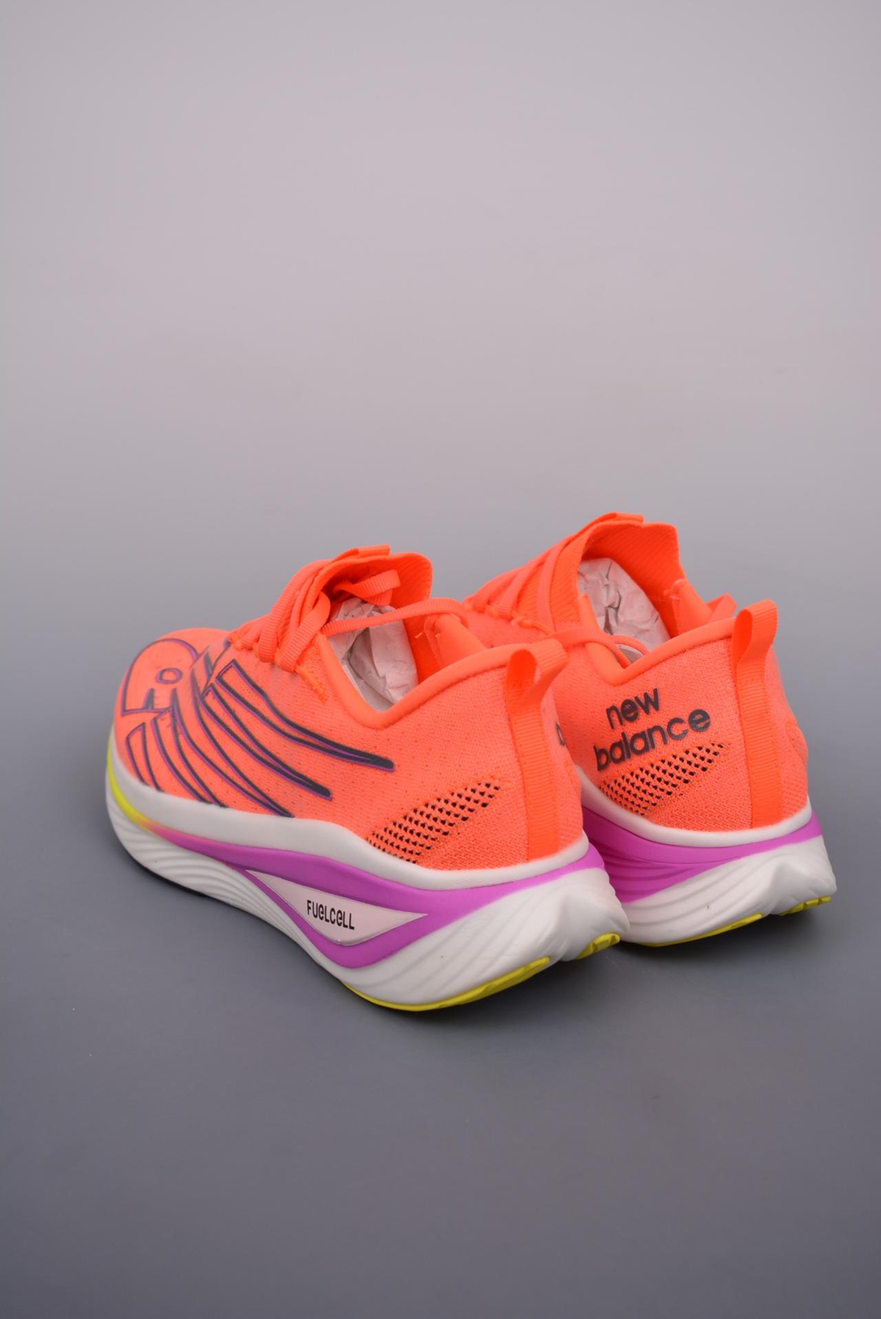 运动鞋, 跑鞋, 跑步鞋, New Balance - New Balance NB FuelCell Supercomp Trainer V2 高帮跑步鞋 颜色：未提及 鞋帮高度：未提及 货号：WRCELCD3OD 尺码：36-45