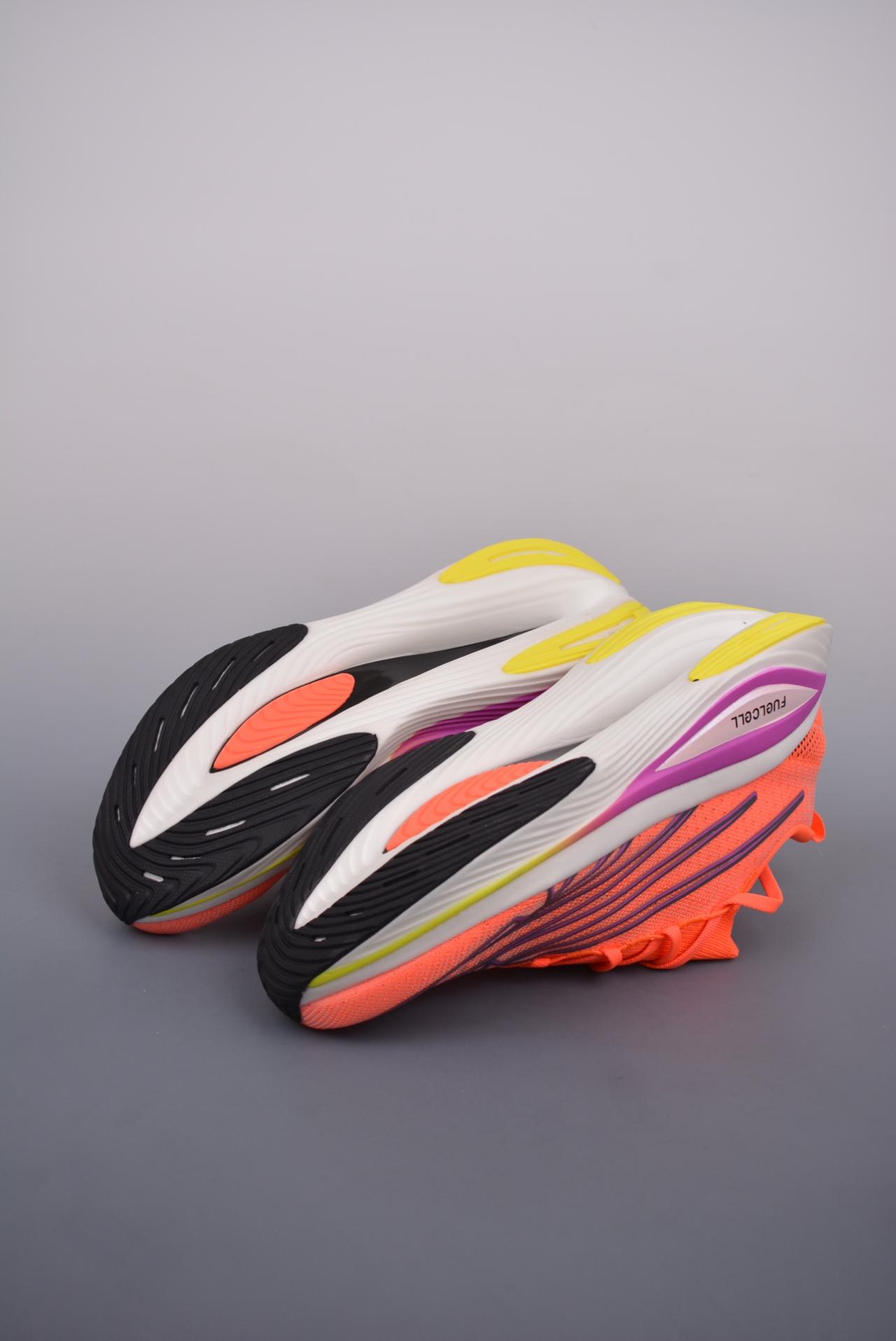 运动鞋, 跑鞋, 跑步鞋, New Balance - New Balance NB FuelCell Supercomp Trainer V2 高帮跑步鞋 颜色：未提及 鞋帮高度：未提及 货号：WRCELCD3OD 尺码：36-45