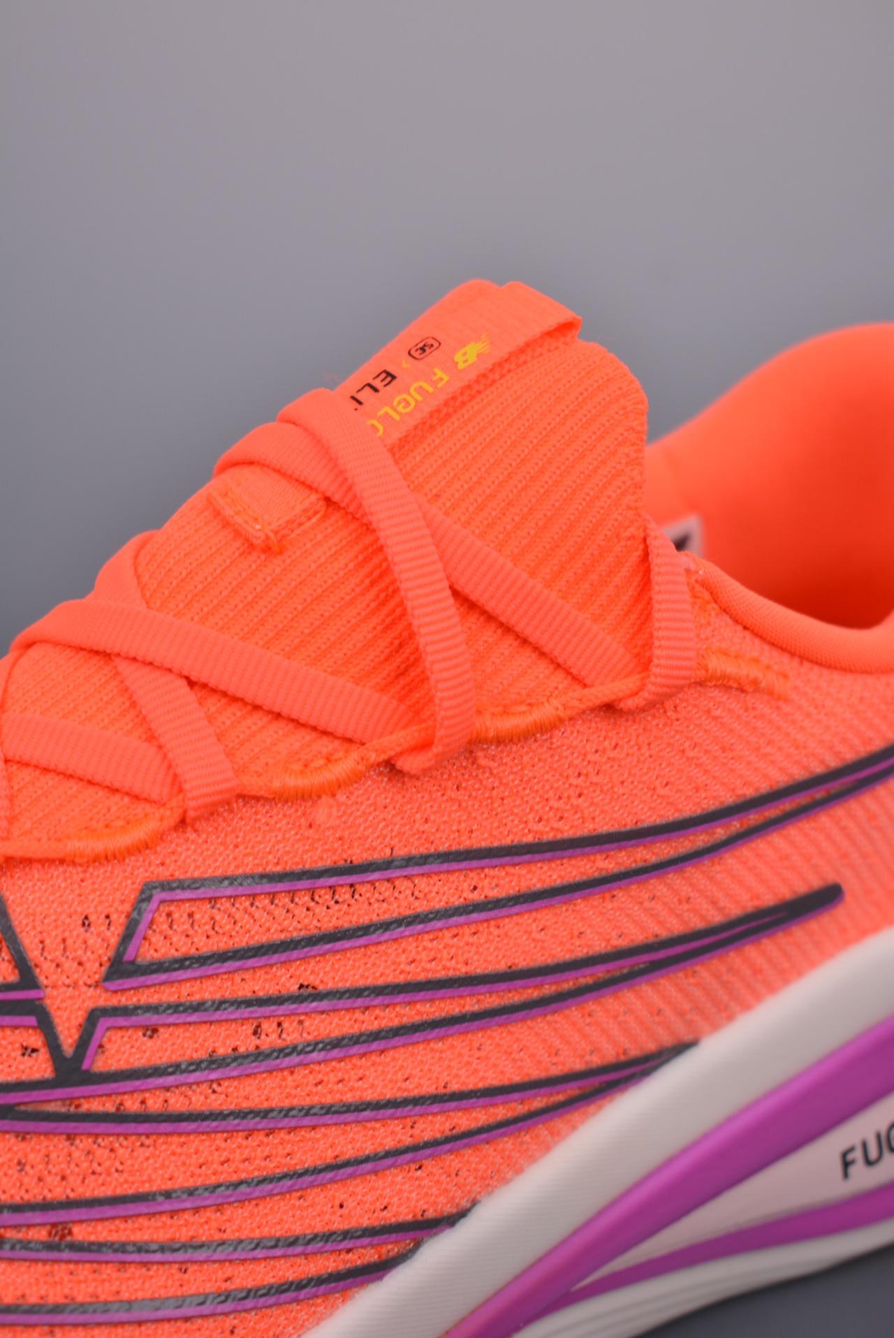 运动鞋, 跑鞋, 跑步鞋, New Balance - New Balance NB FuelCell Supercomp Trainer V2 高帮跑步鞋 颜色：未提及 鞋帮高度：未提及 货号：WRCELCD3OD 尺码：36-45