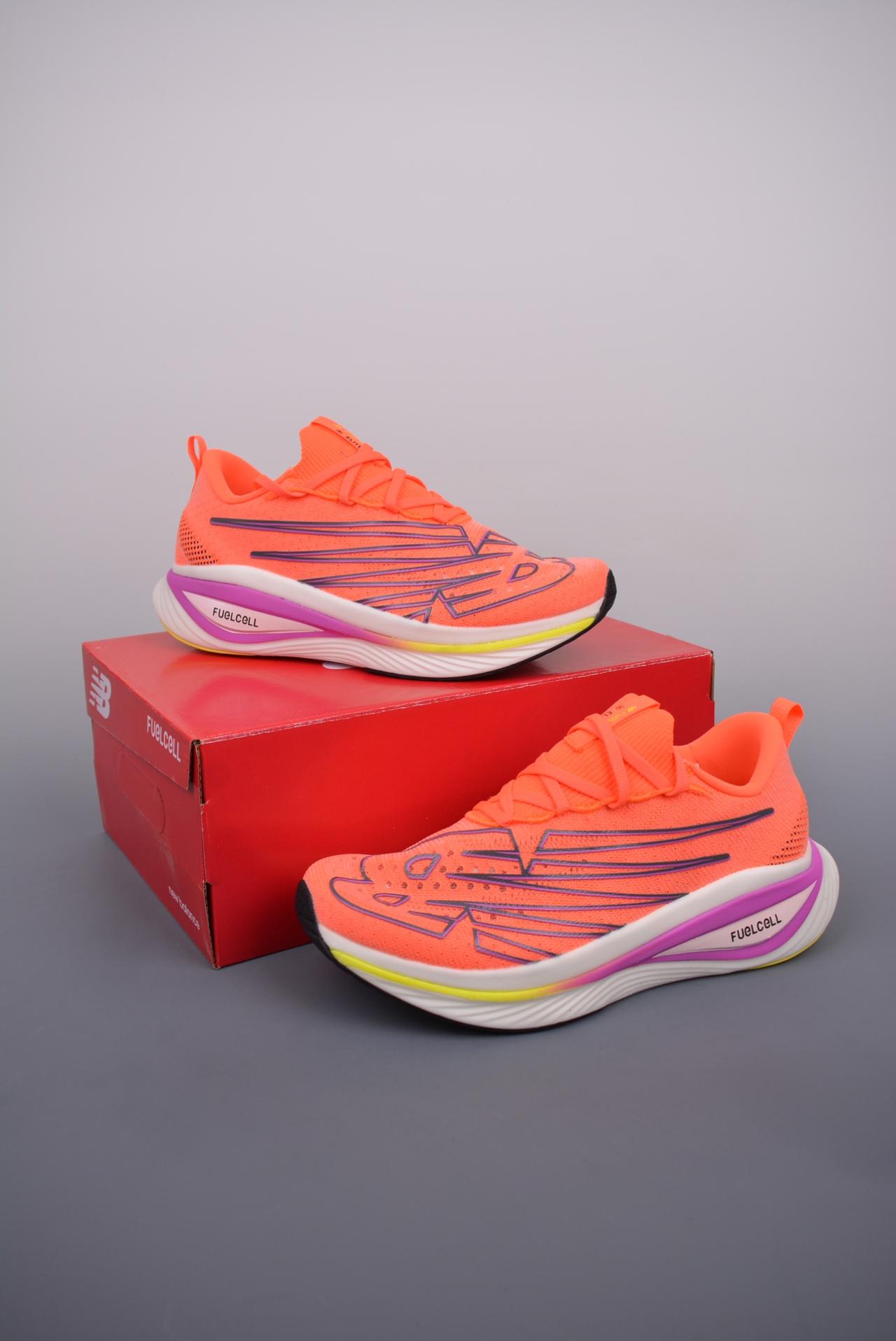 运动鞋, 跑鞋, 跑步鞋, New Balance - New Balance NB FuelCell Supercomp Trainer V2 高帮跑步鞋 颜色：未提及 鞋帮高度：未提及 货号：WRCELCD3OD 尺码：36-45