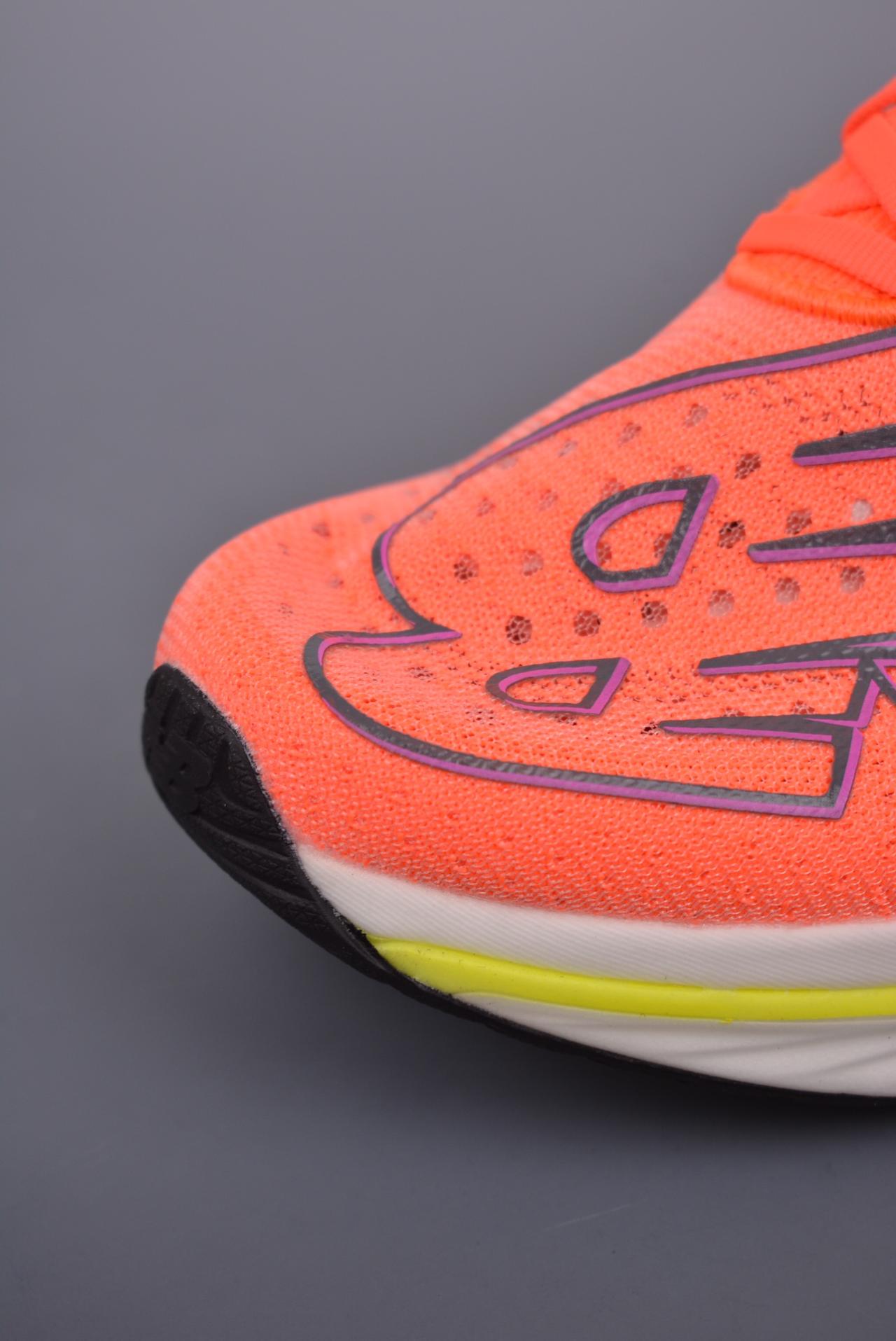 运动鞋, 跑鞋, 跑步鞋, New Balance - New Balance NB FuelCell Supercomp Trainer V2 高帮跑步鞋 颜色：未提及 鞋帮高度：未提及 货号：WRCELCD3OD 尺码：36-45