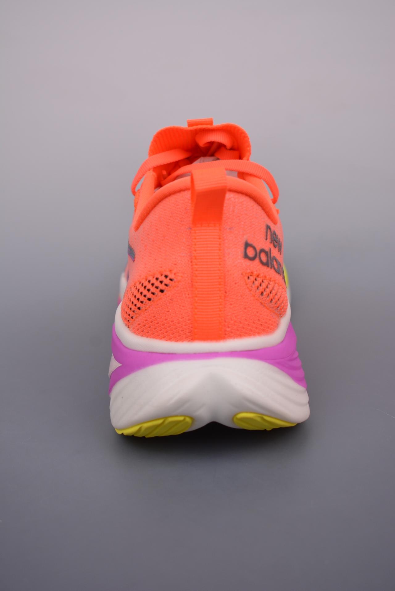 运动鞋, 跑鞋, 跑步鞋, New Balance - New Balance NB FuelCell Supercomp Trainer V2 高帮跑步鞋 颜色：未提及 鞋帮高度：未提及 货号：WRCELCD3OD 尺码：36-45