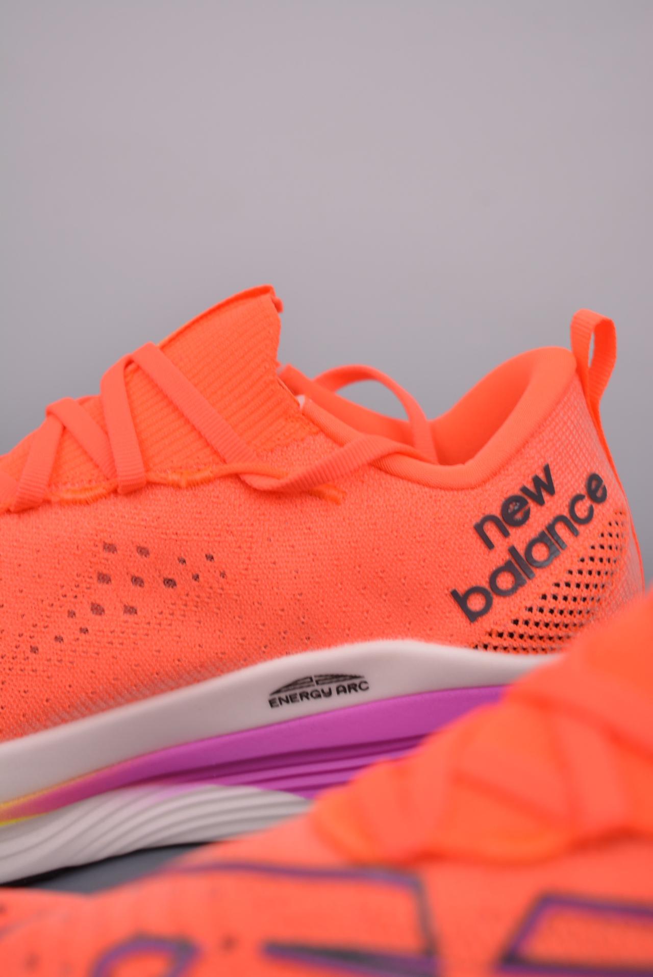 运动鞋, 跑鞋, 跑步鞋, New Balance - New Balance NB FuelCell Supercomp Trainer V2 高帮跑步鞋 颜色：未提及 鞋帮高度：未提及 货号：WRCELCD3OD 尺码：36-45