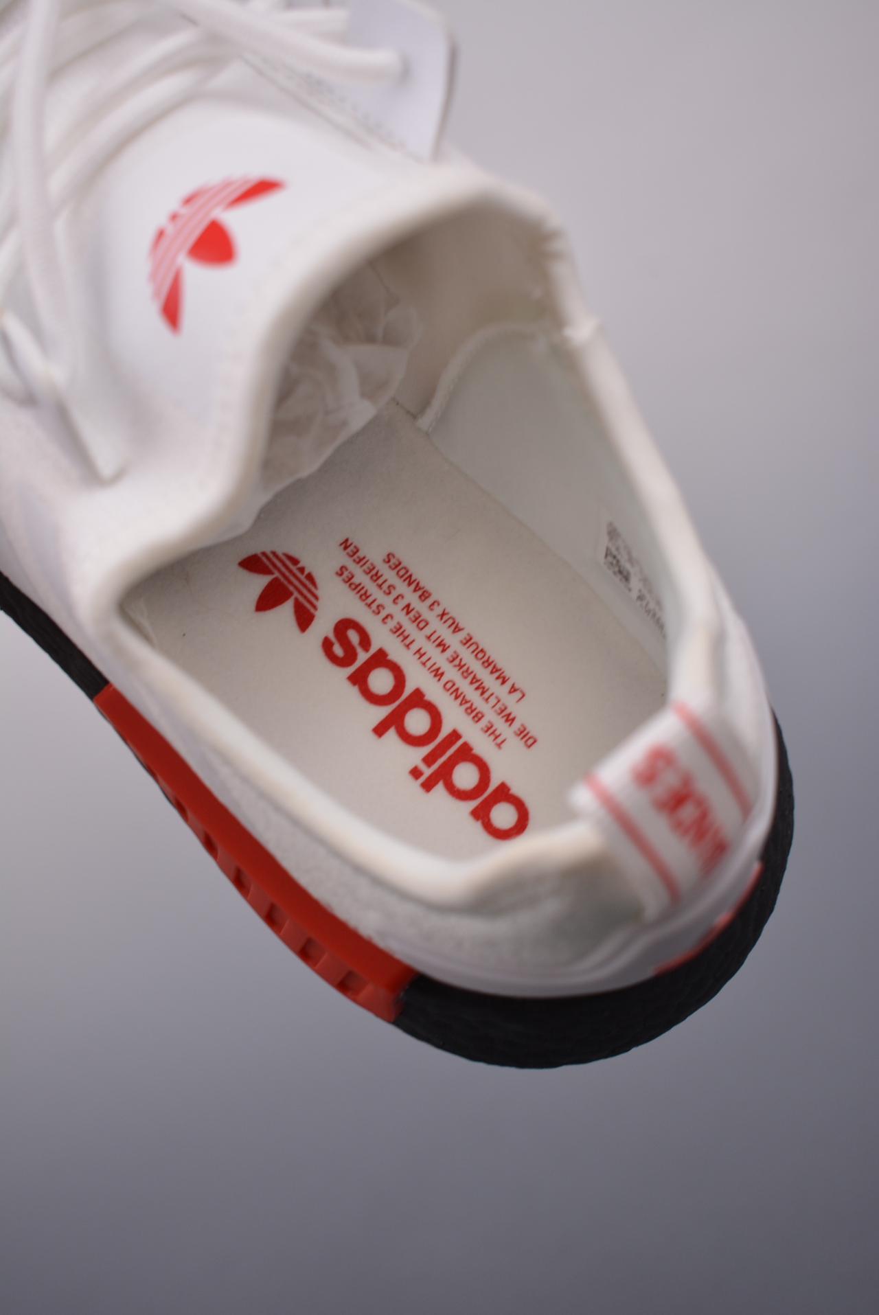 - Adidas NMD _R1 透气网面虎扑版本 专柜同步上架现货仓储全年稳定现货供应原装进口Boost原料永不发黄氧化官方货号: GZ9263DD